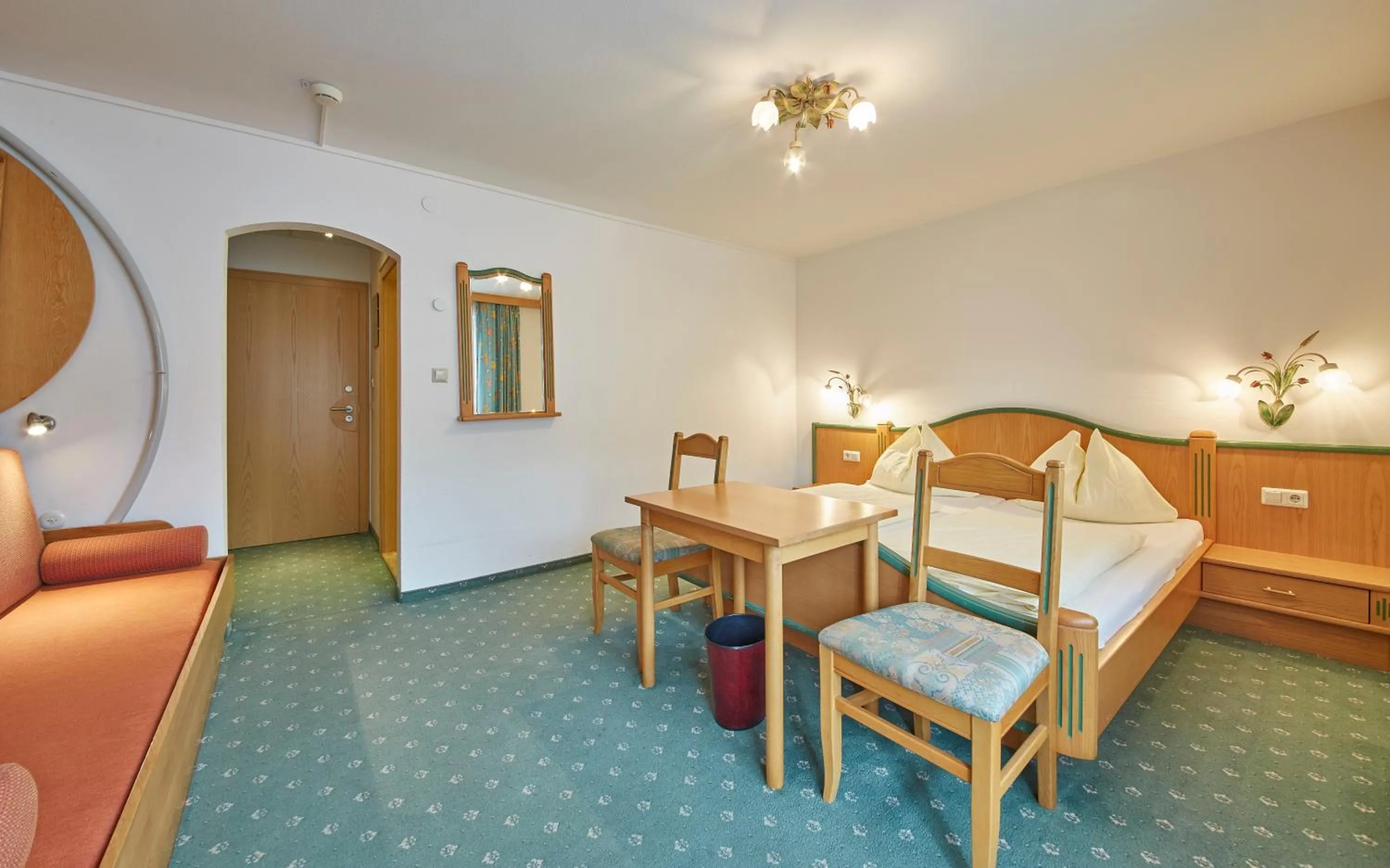 Bedroom, Bed in Hotel Gungau