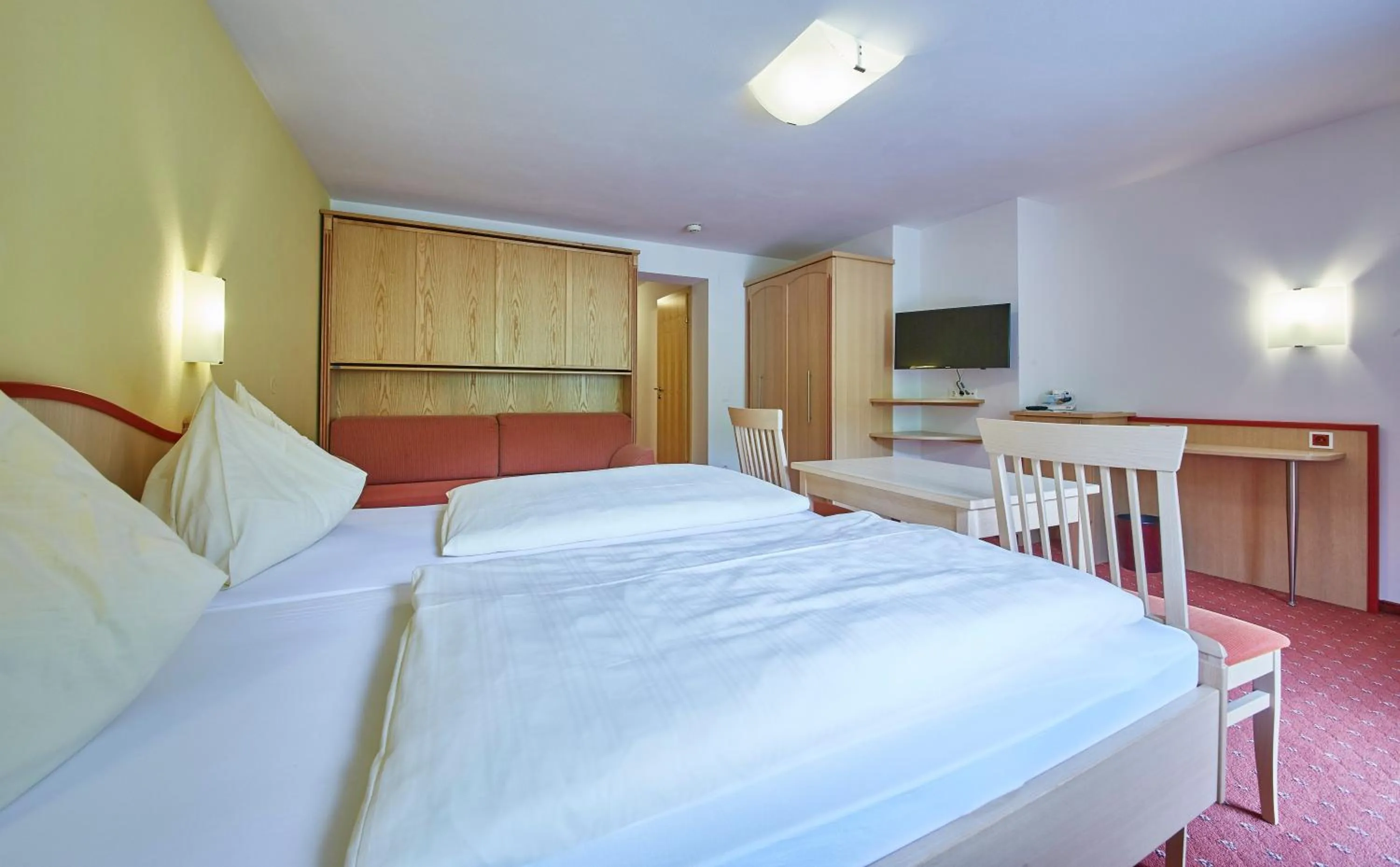 Bedroom, Bed in Hotel Gungau