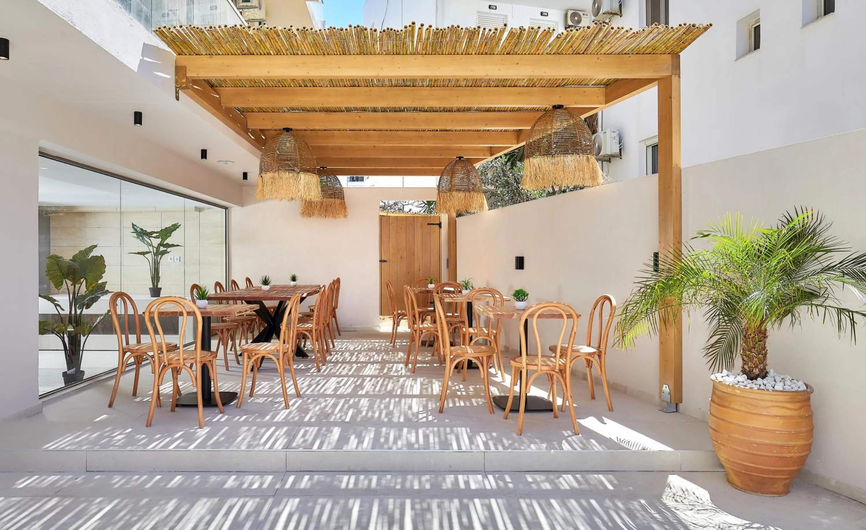 Restaurant/places to eat in Memory Hotel