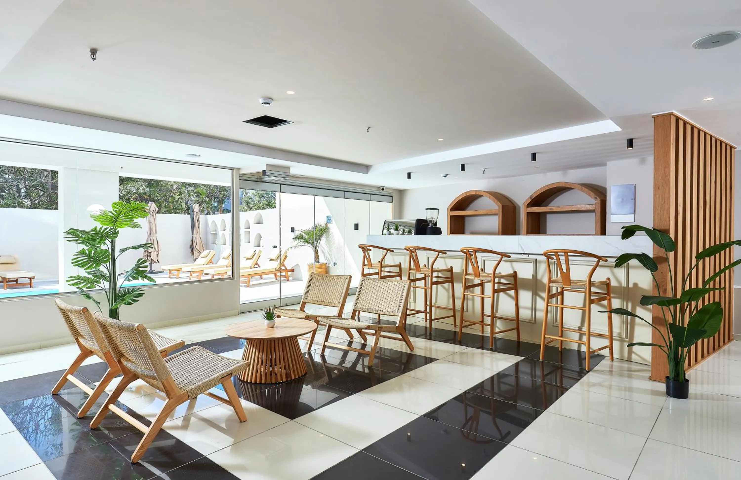 Restaurant/places to eat in Memory Hotel