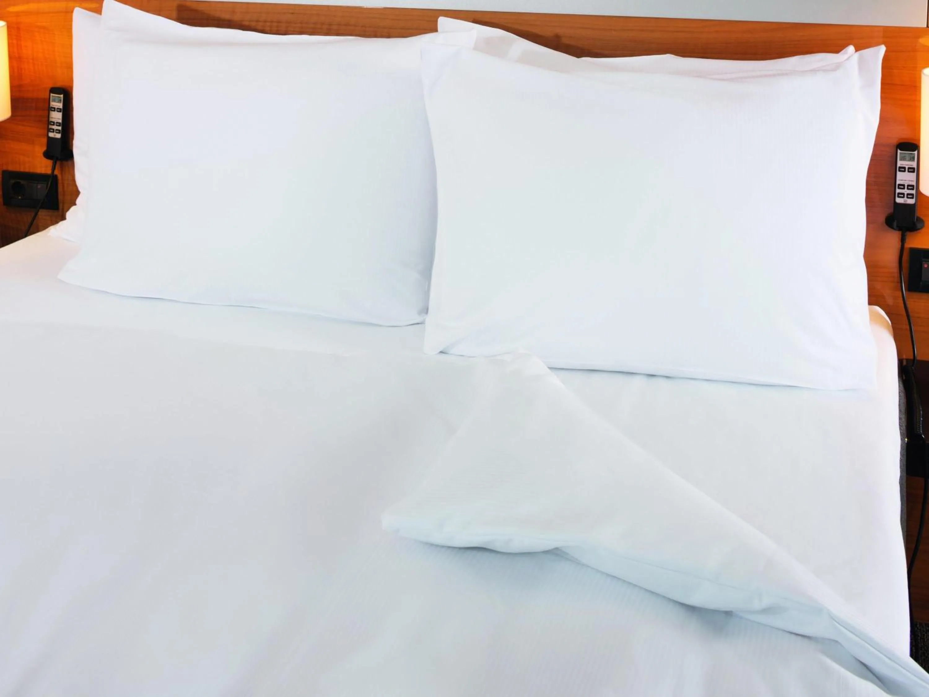 Bedroom, Bed in Mövenpick Hotel Zurich Airport