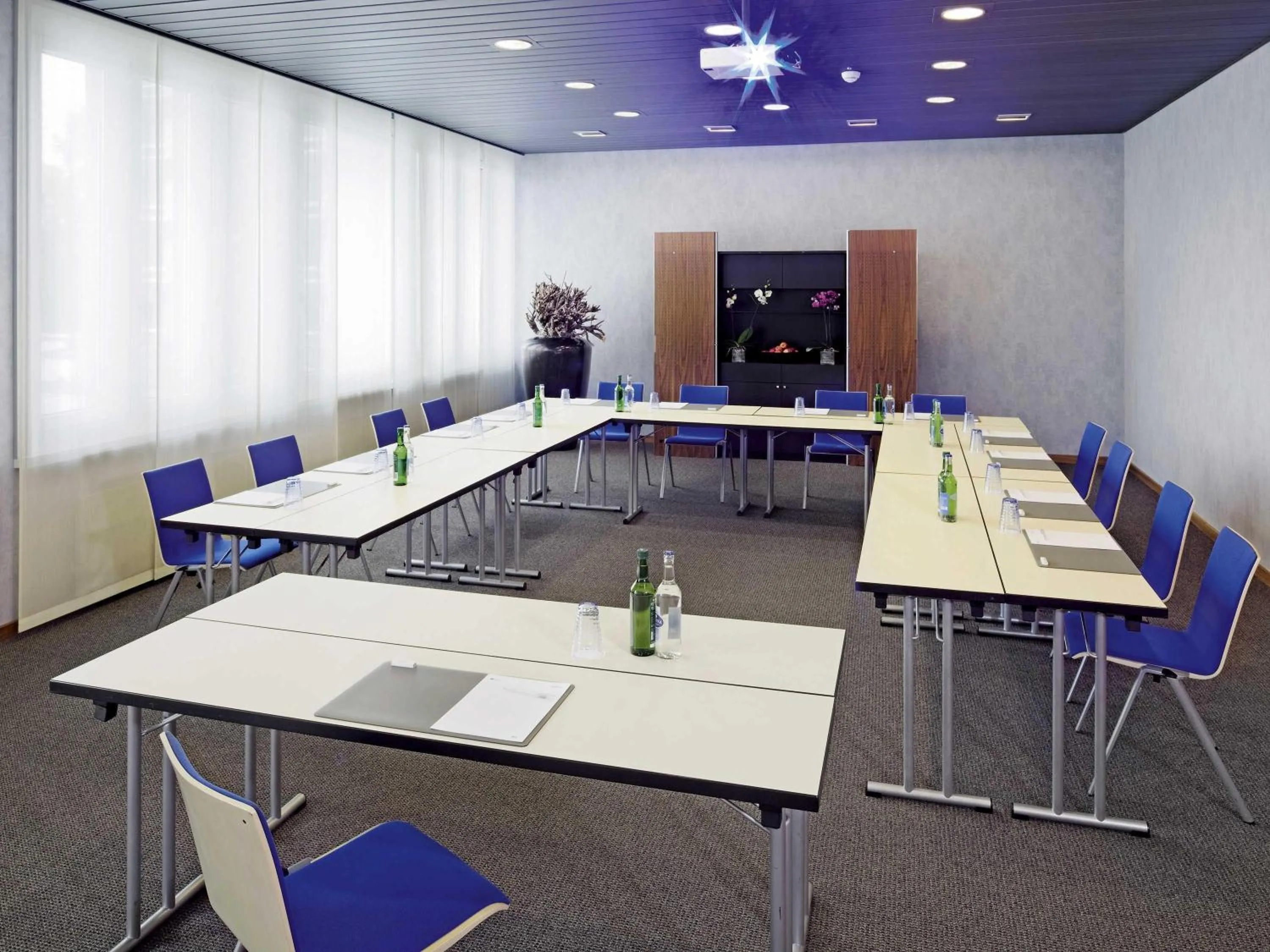 Meeting/conference room in Mövenpick Hotel Zurich Airport
