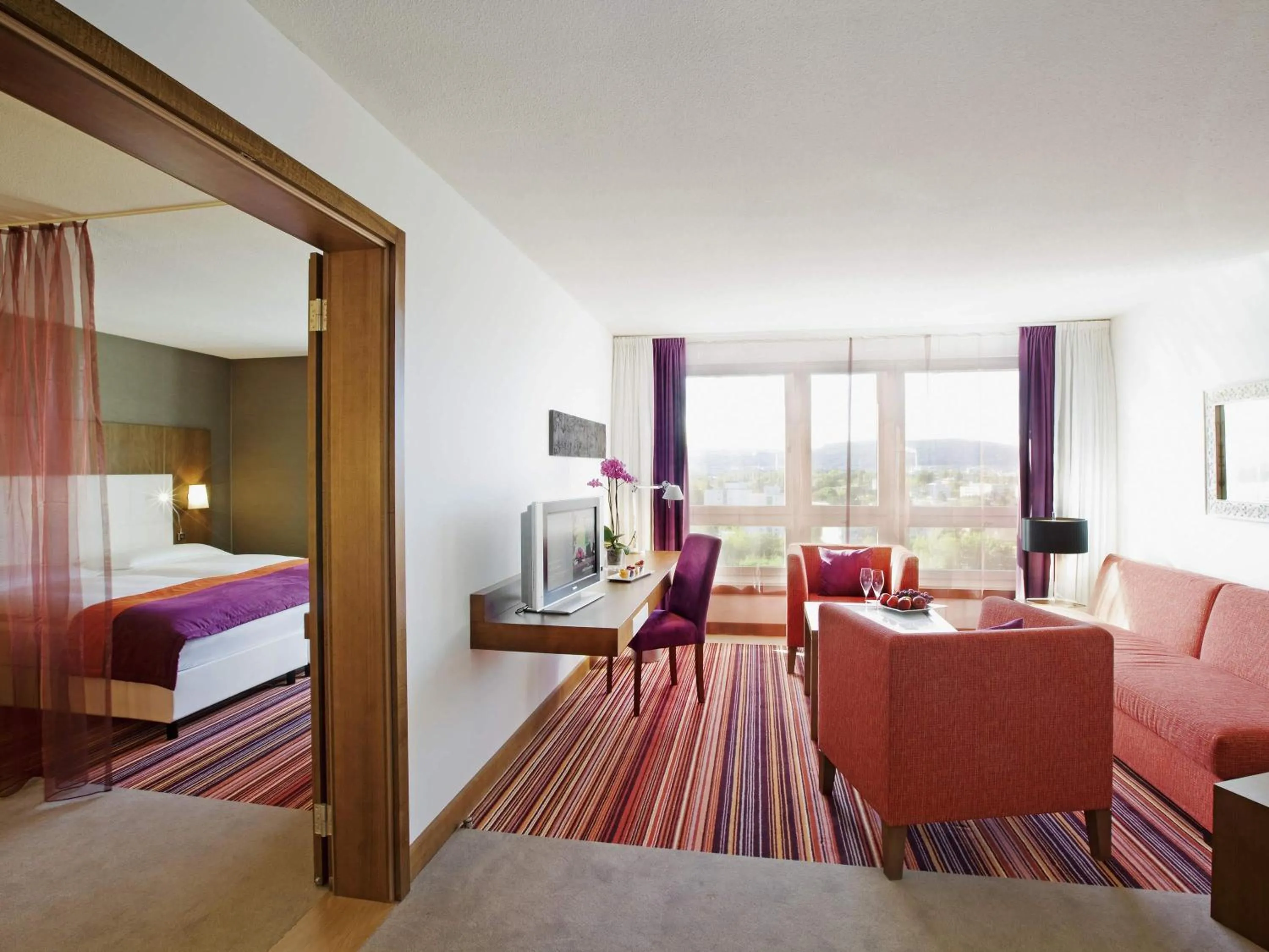 Bedroom, Bed in Mövenpick Hotel Zurich Airport