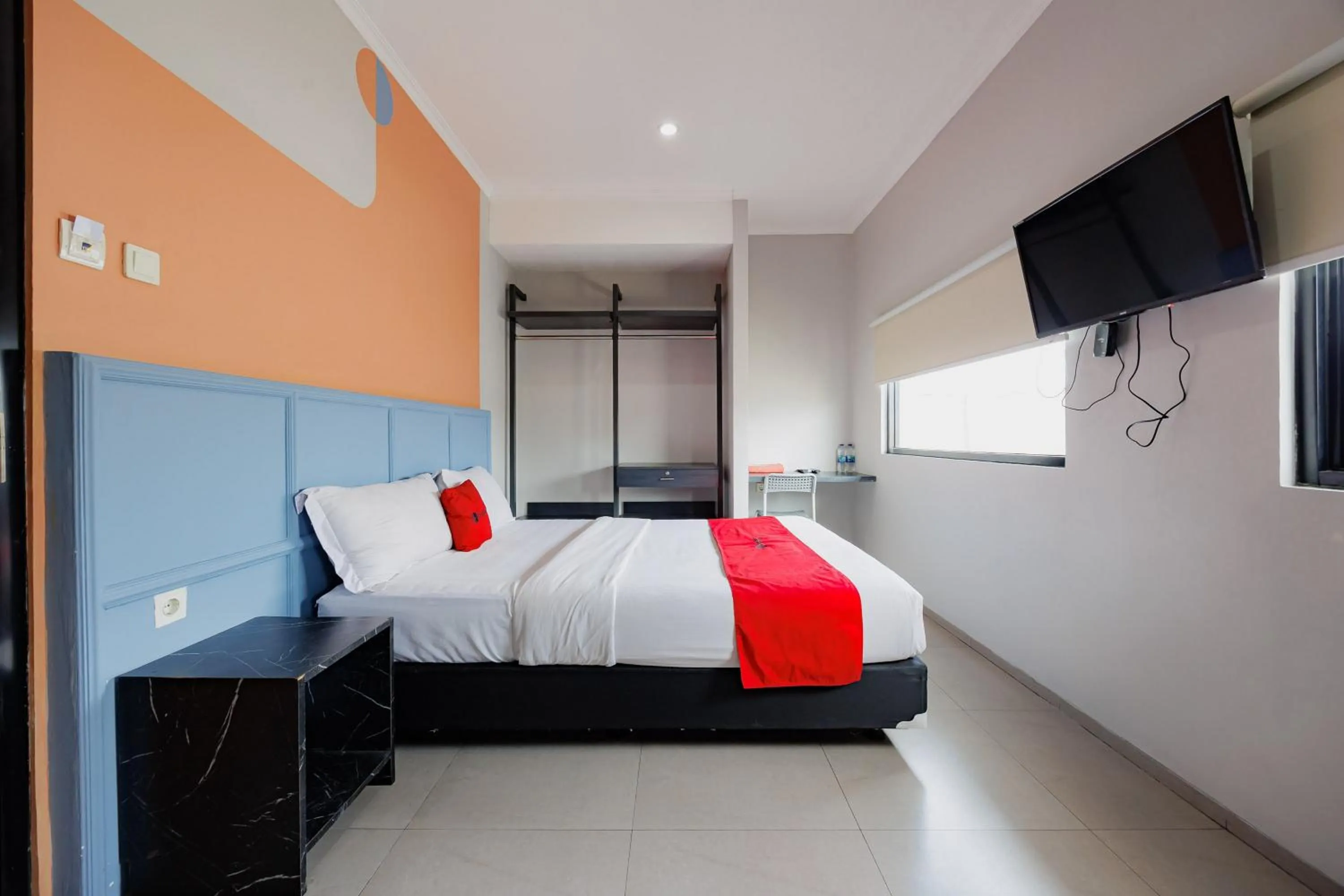 Bed in RedDoorz Plus near Radio Dalam 3