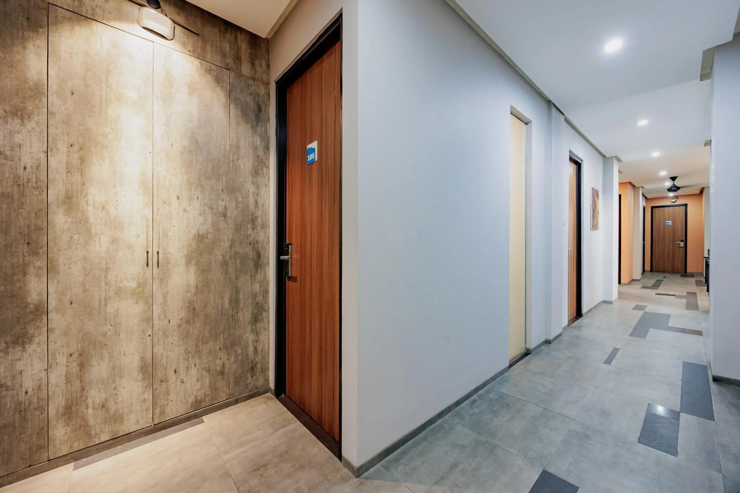 RedDoorz Plus near Radio Dalam 3