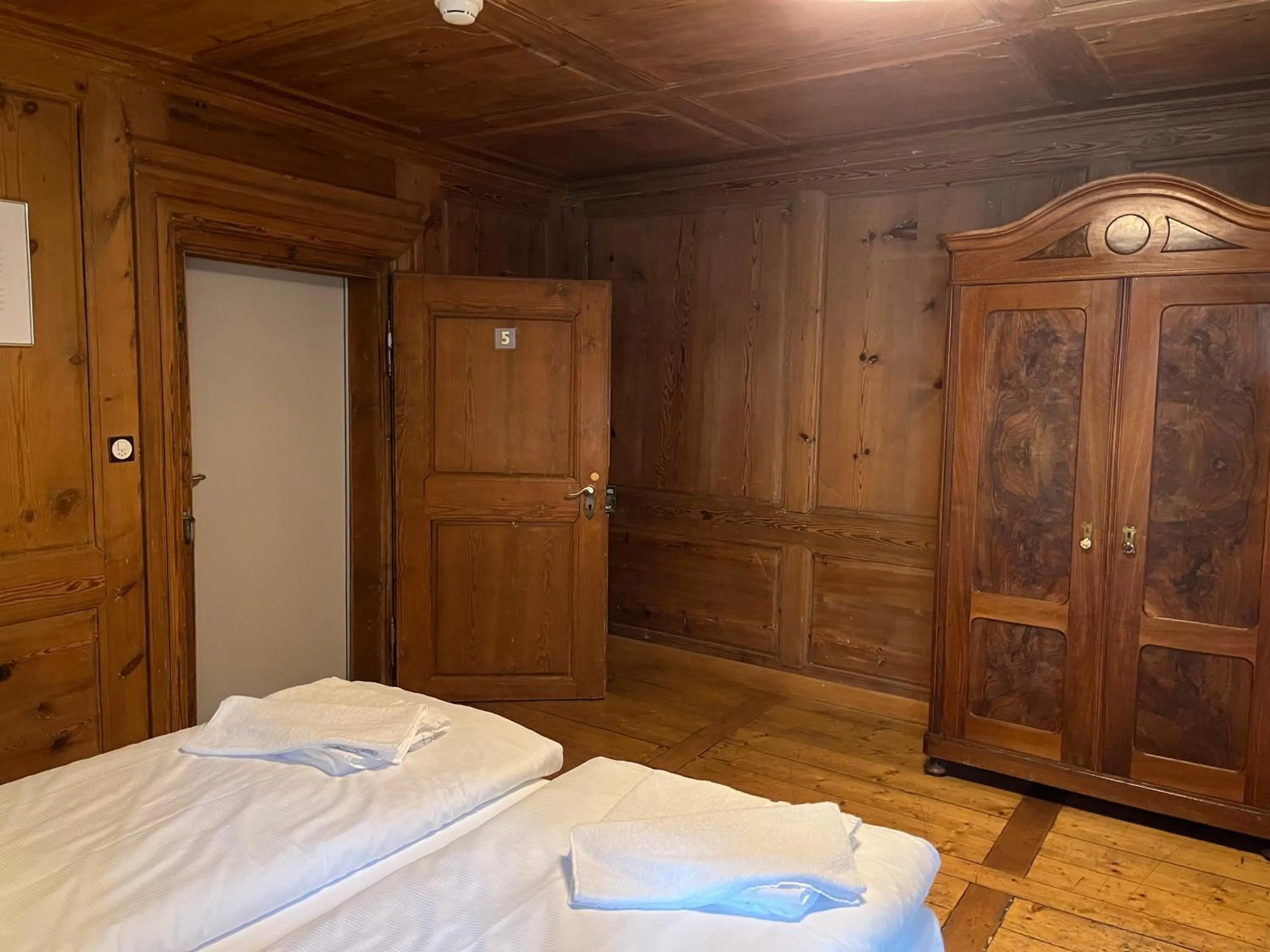 Photo of the whole room, Bed in Hotel Drei Könige