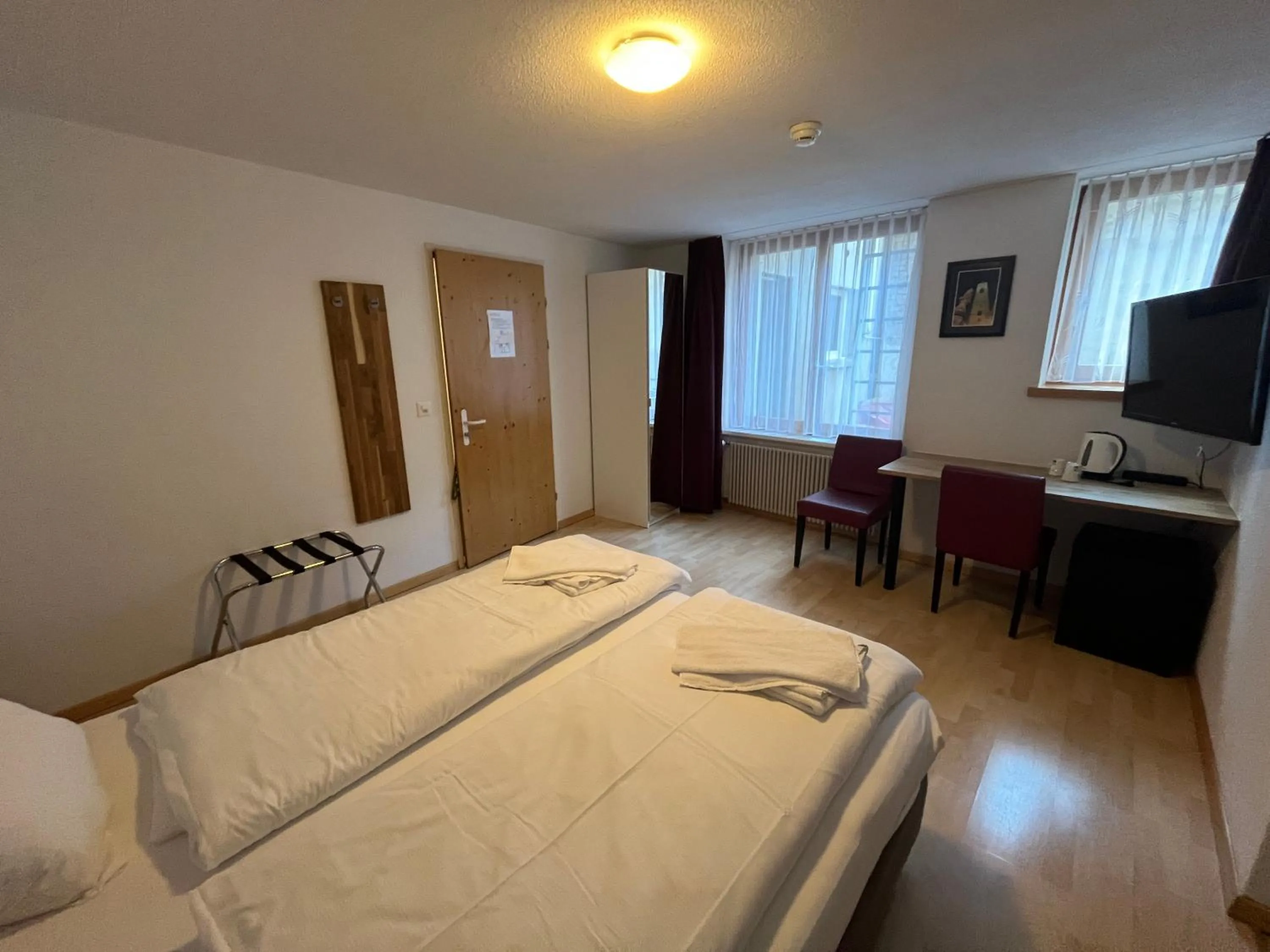 Photo of the whole room, Bed in Hotel Drei Könige