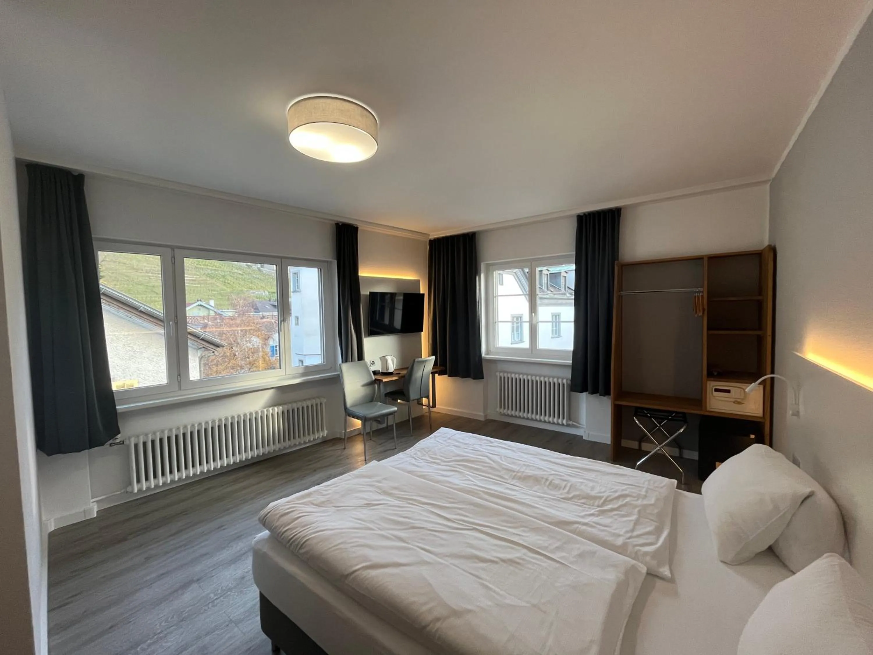 Photo of the whole room, Bed in Hotel Drei Könige