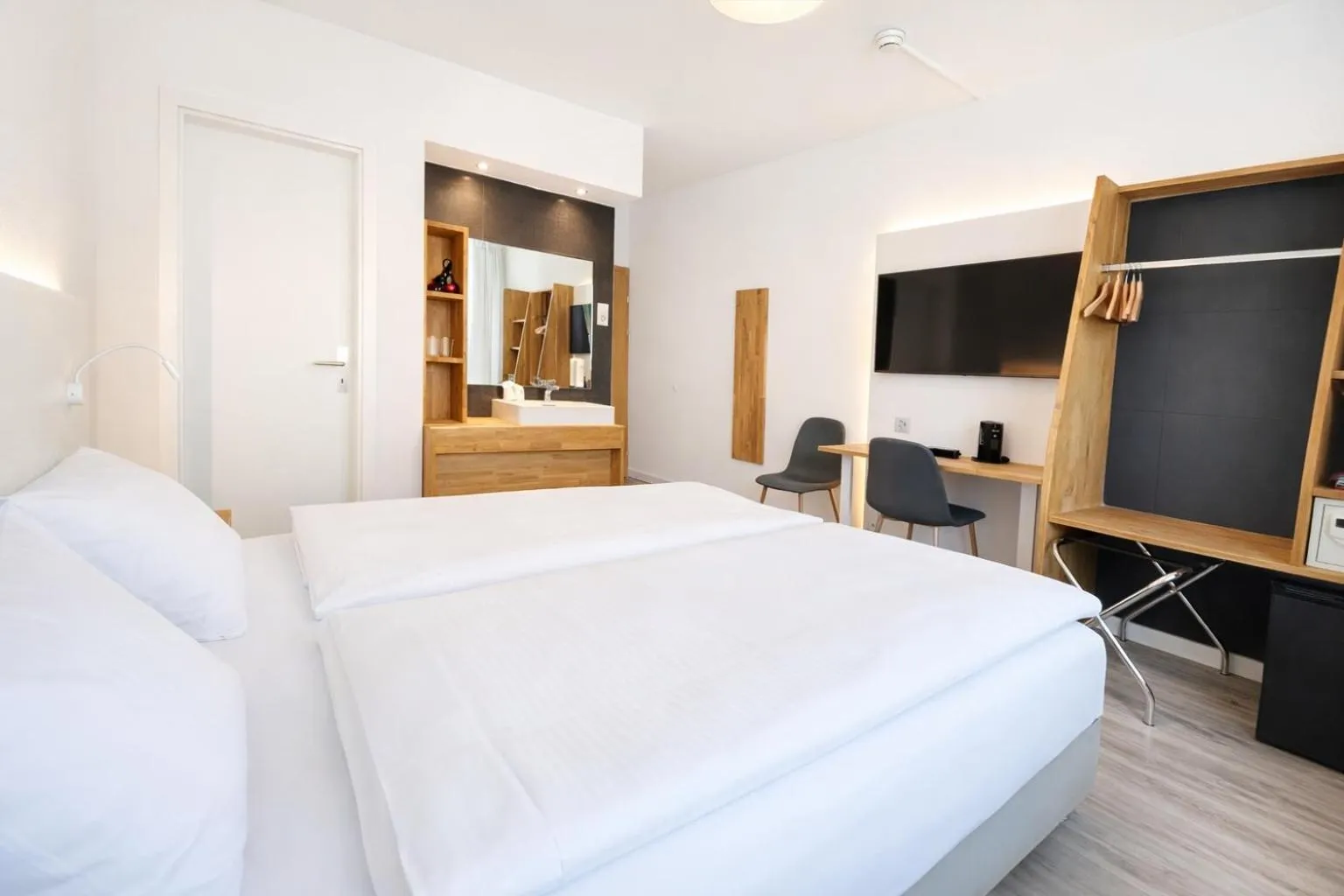 Photo of the whole room, Bed in Hotel Drei Könige