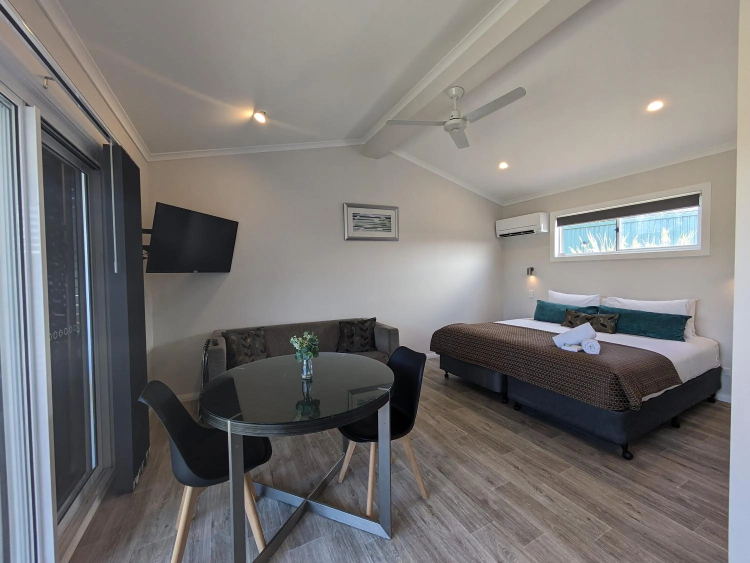 Photo of the whole room, Bed in Ballina Beach Nature Resort