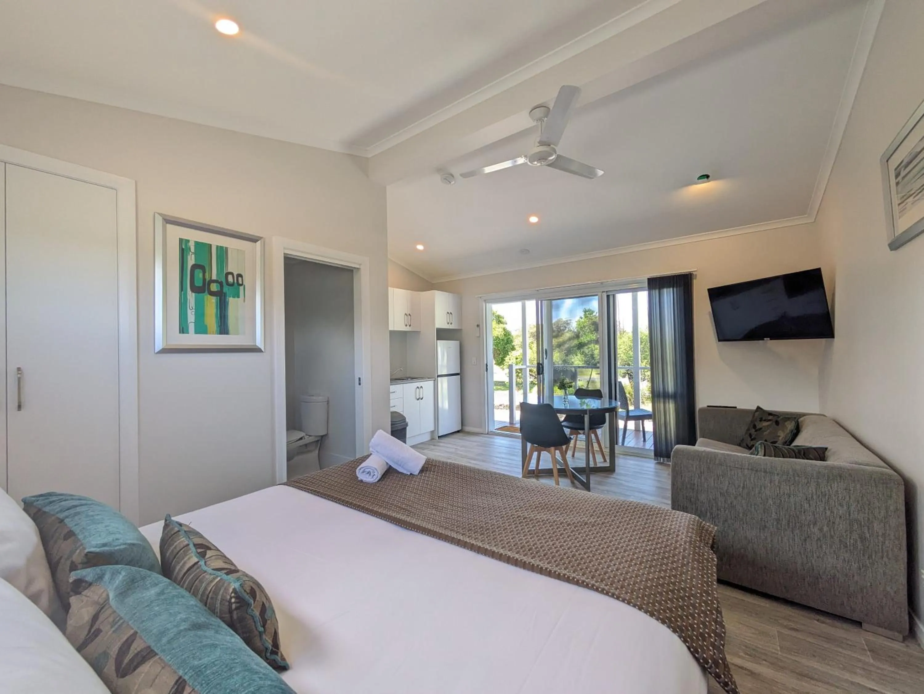 Photo of the whole room, Bed in Ballina Beach Nature Resort