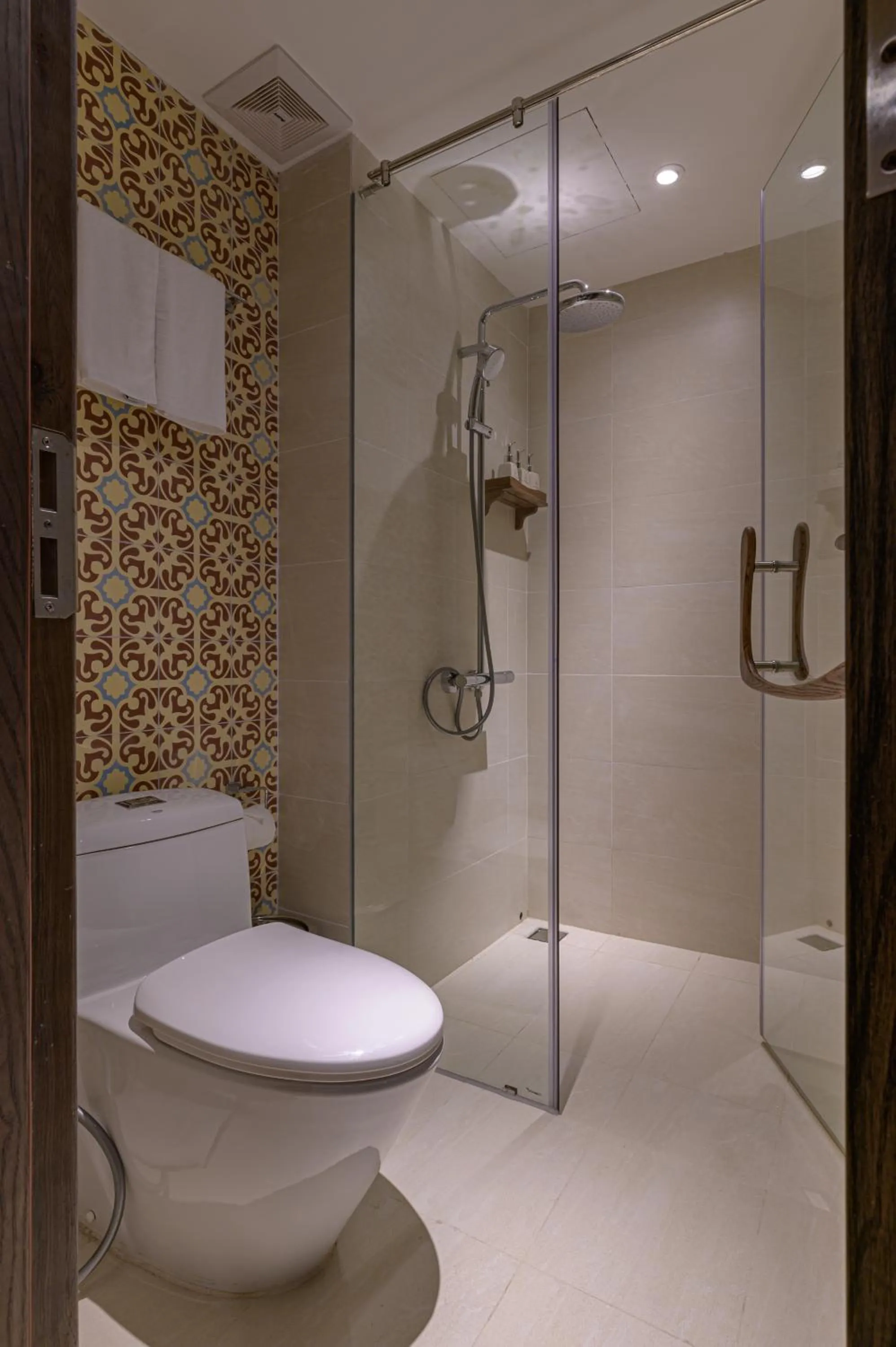 Shower in Le Boutique Danang