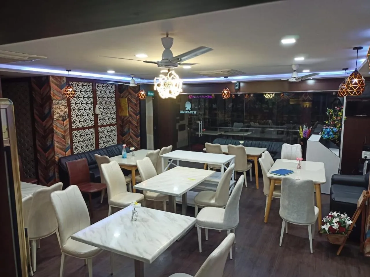 Restaurant/places to eat in Dwaraka Inn