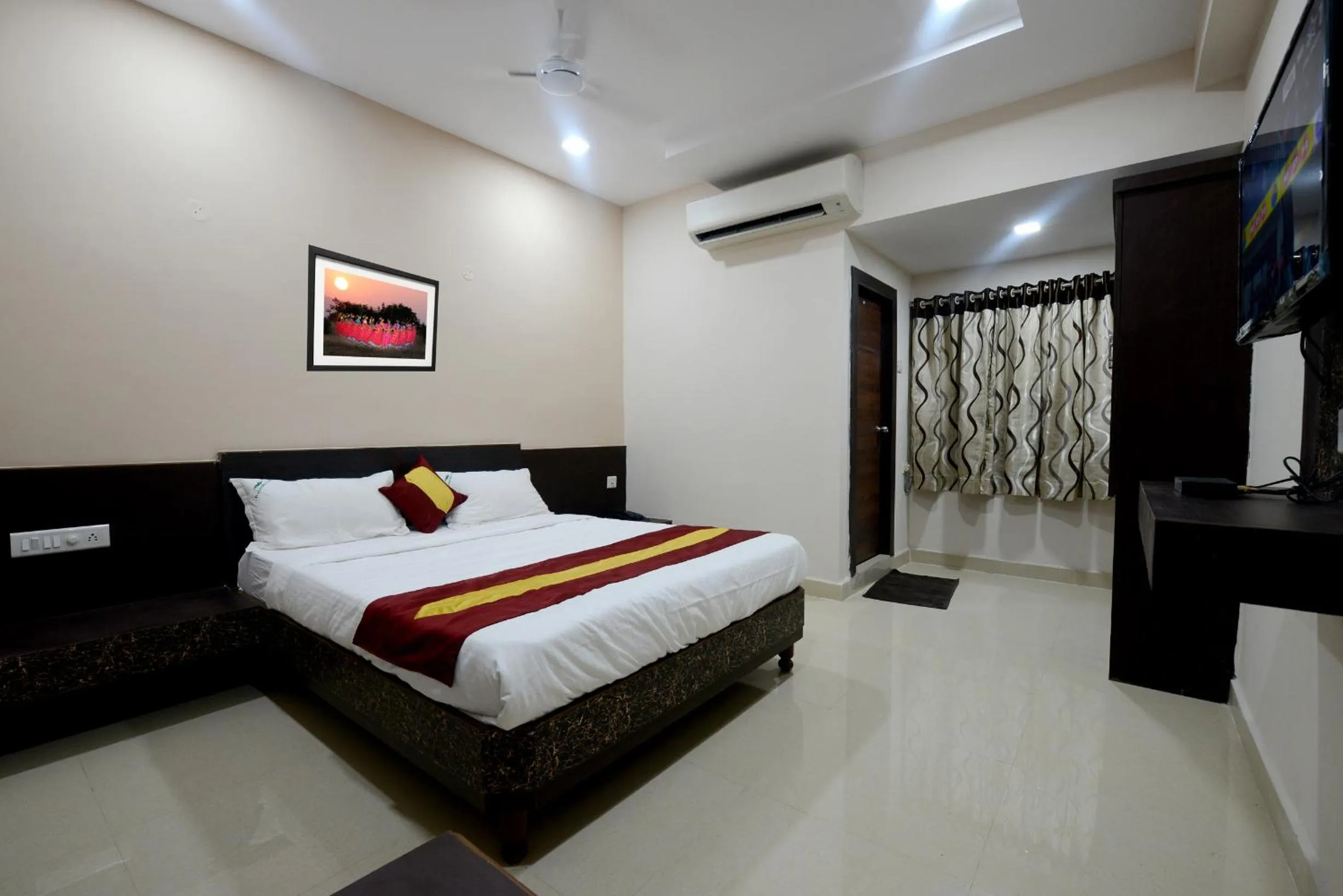 Other, Bed in Dwaraka Inn