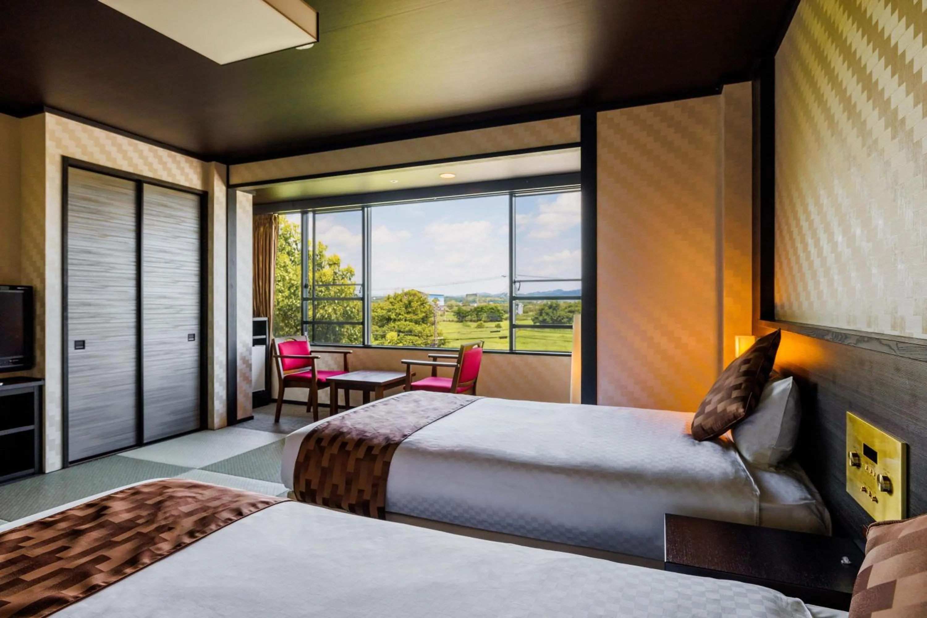 Photo of the whole room, Bed in KAMENOI HOTEL Nara