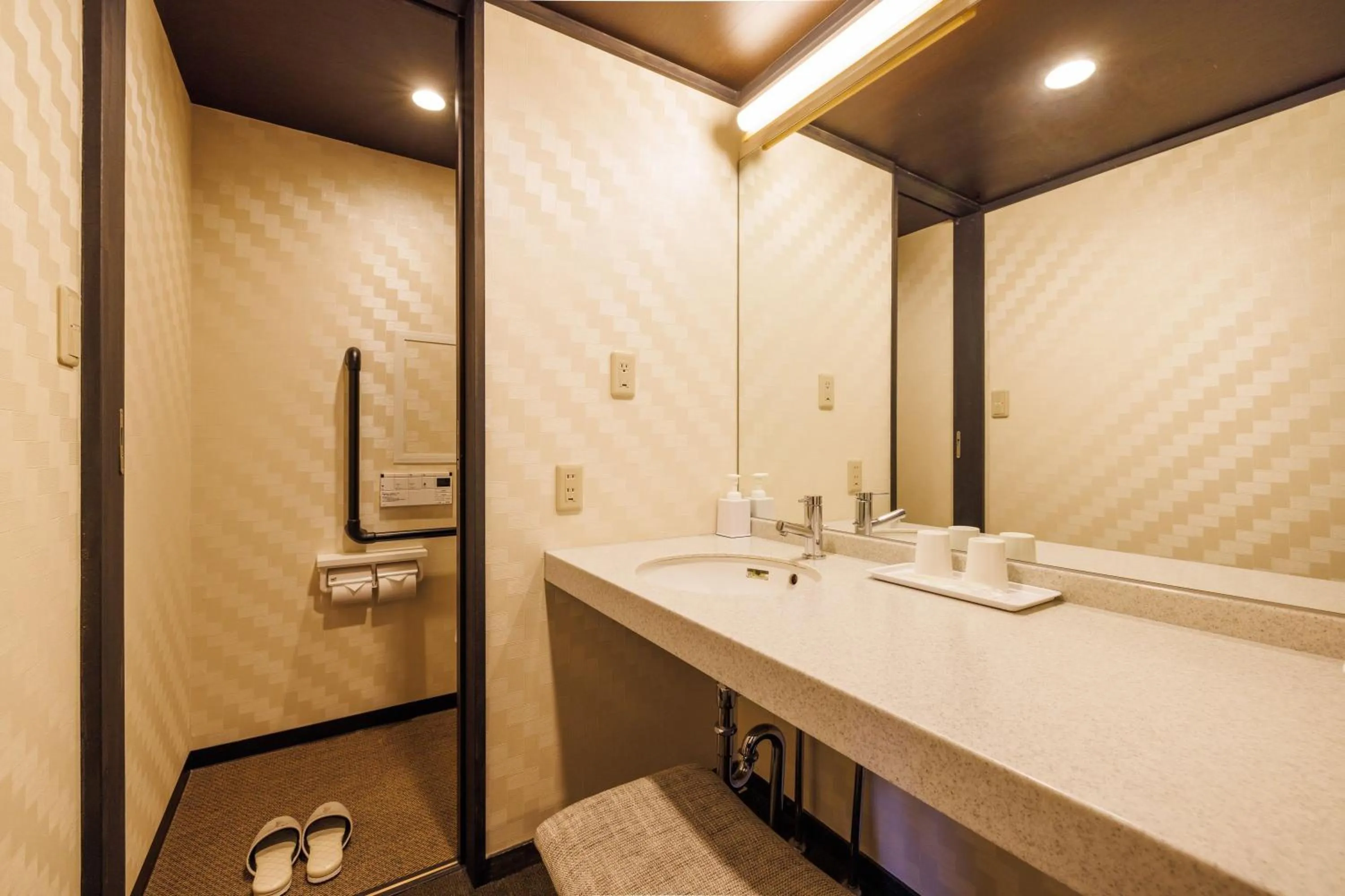 Toilet in KAMENOI HOTEL Nara