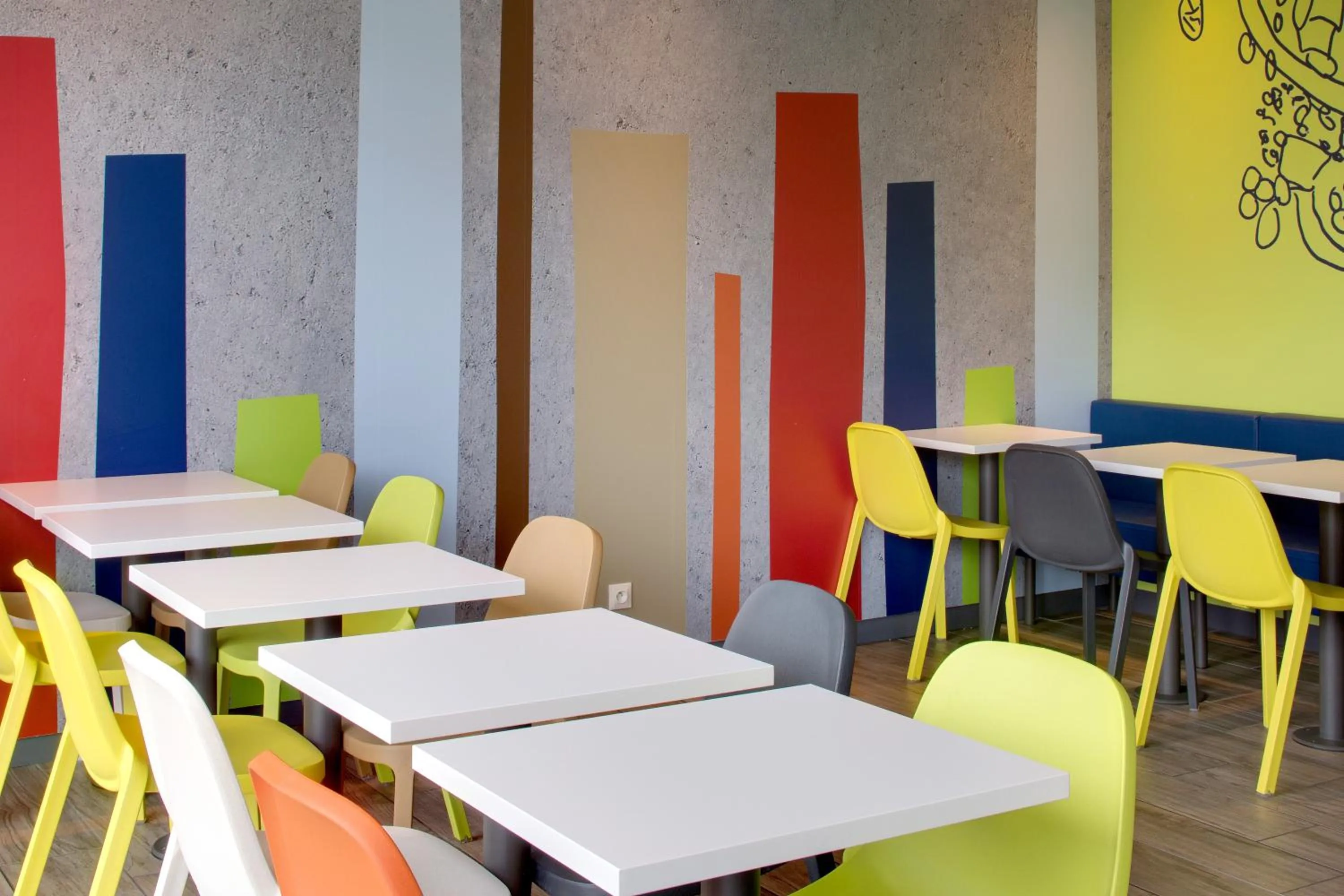 Living room in ibis budget Montceau les Mines