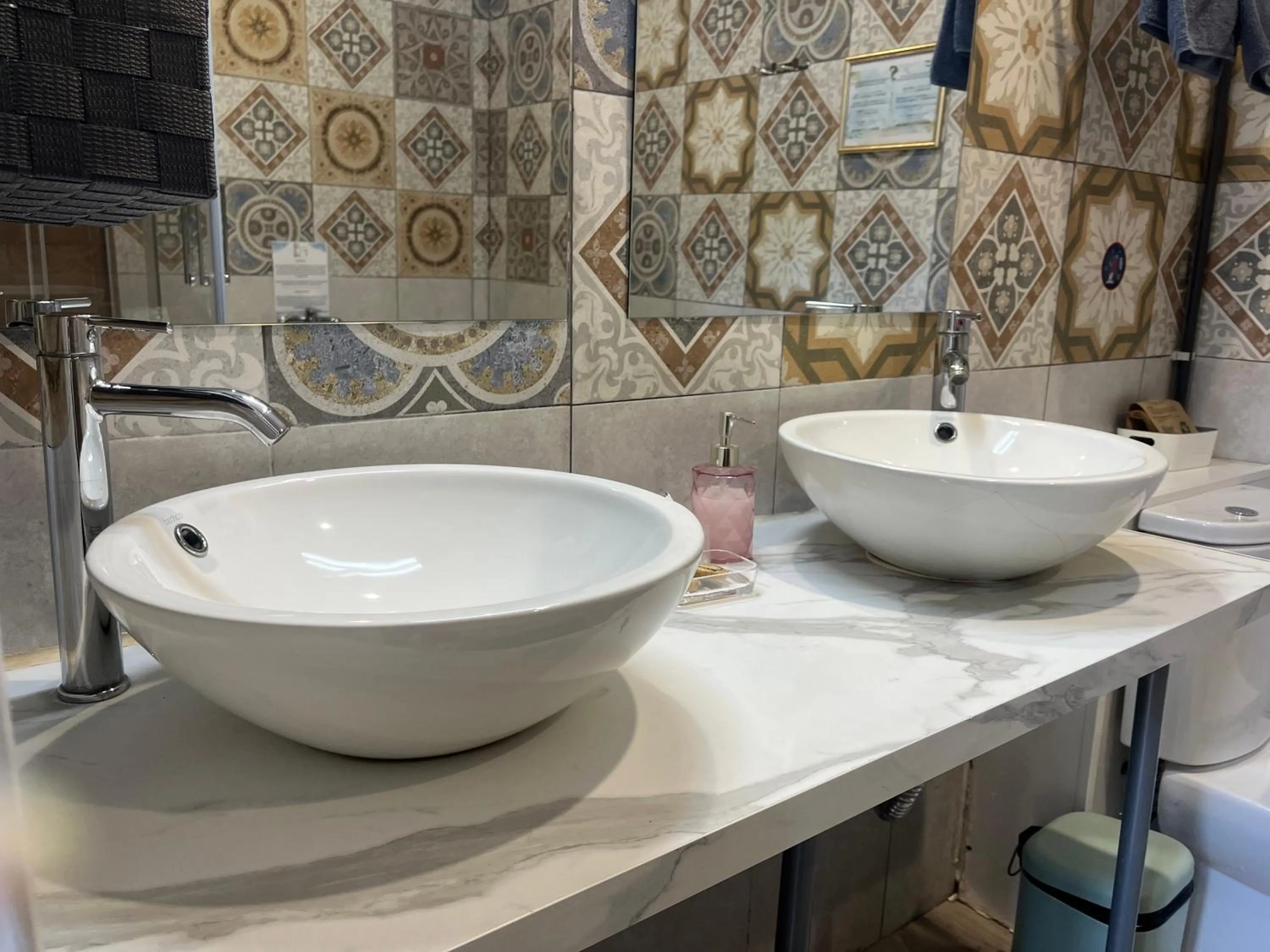 Bathroom in Hotel Ginebra