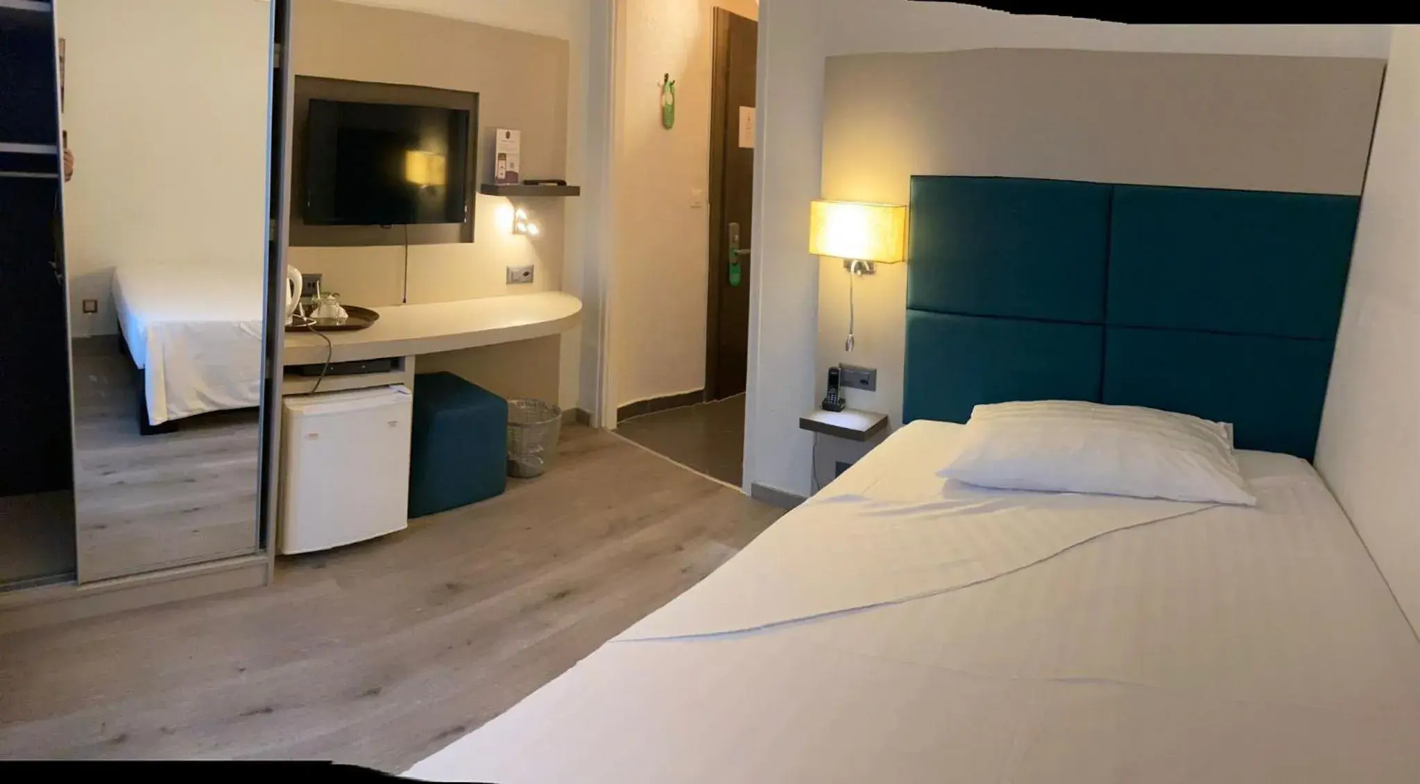 Superior Single Room in Hotel Admiral Superior Single Room in Hotel Admiral
