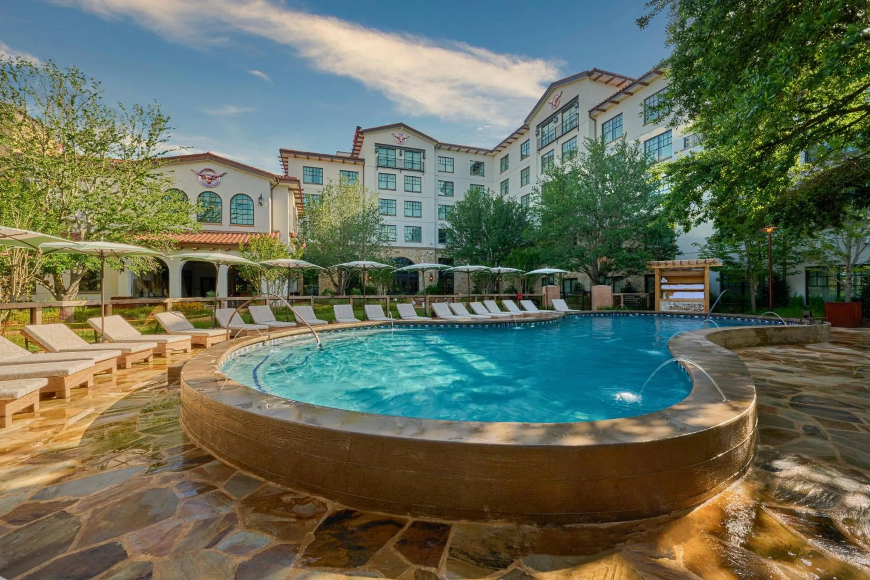 Swimming pool in Hotel Drover, Autograph Collection