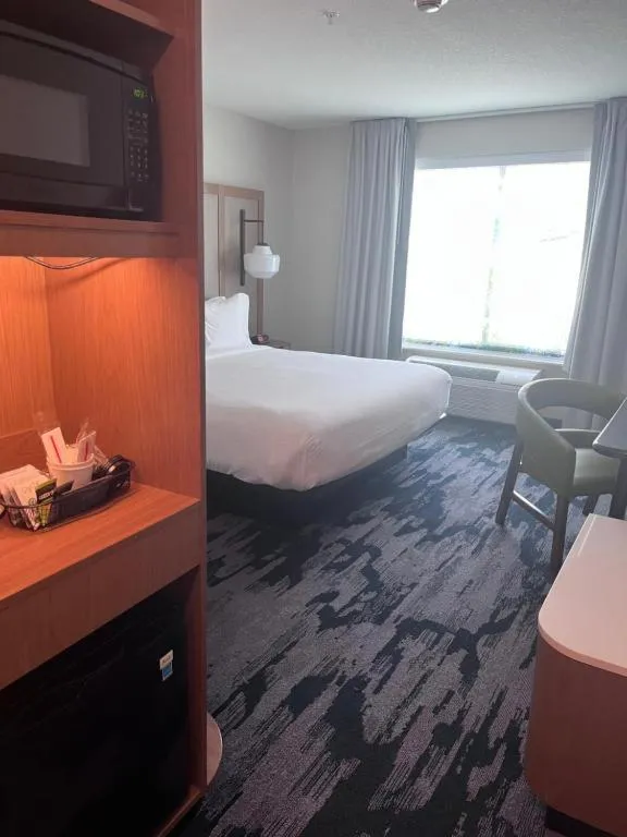 Bed in Fairfield Inn & Suites by Marriott Oskaloosa