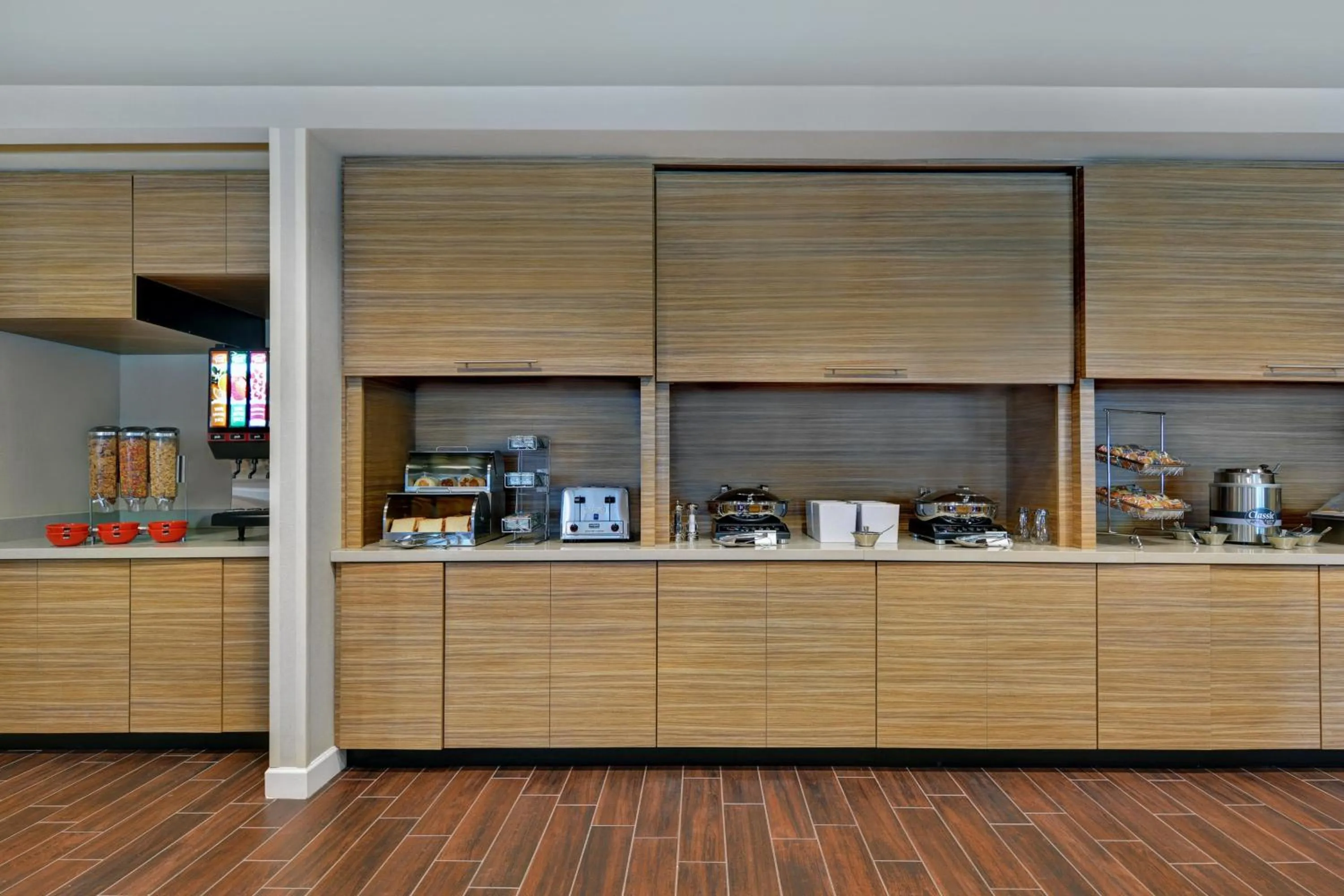 Breakfast in TownePlace Suites by Marriott Jacksonville East