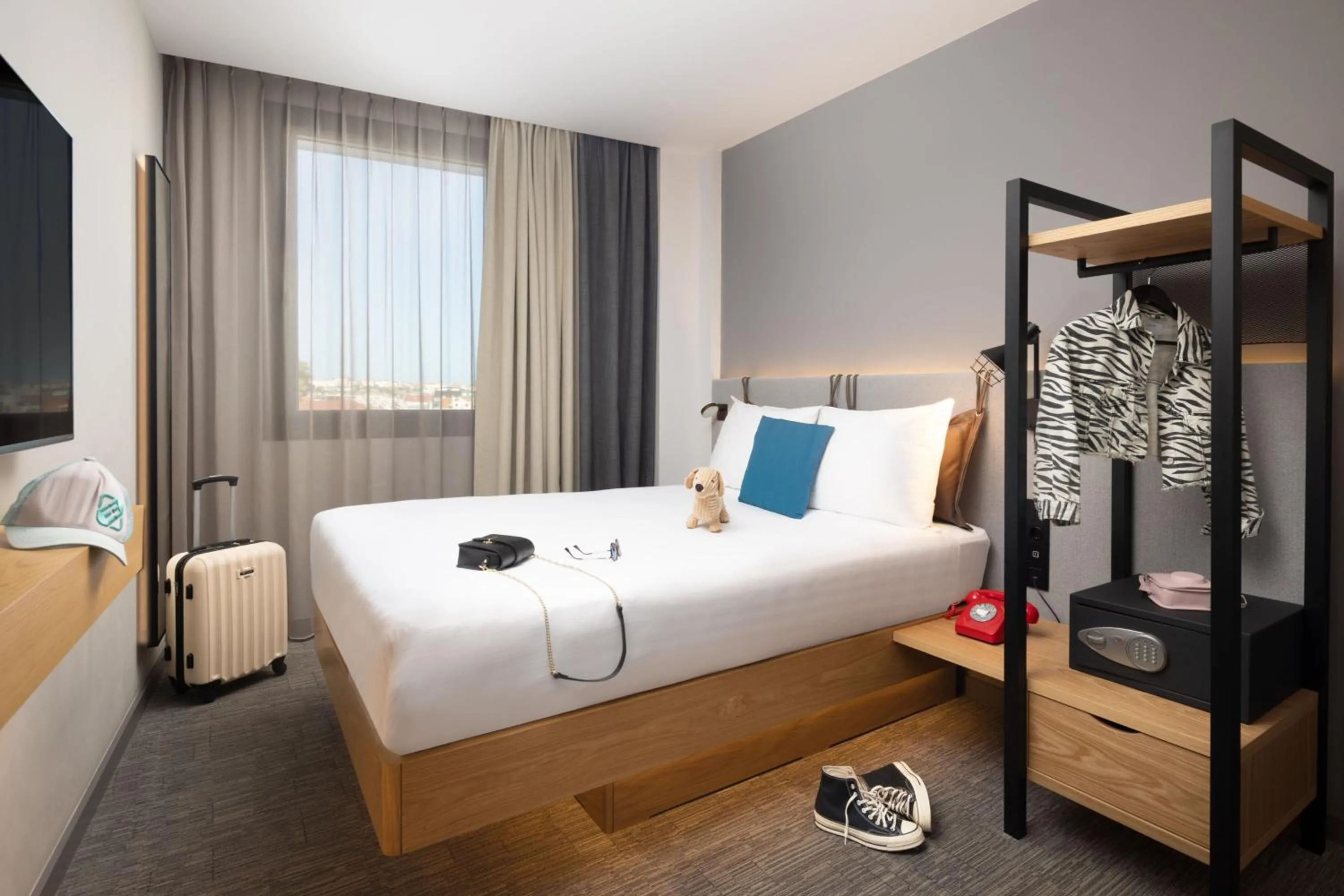 Photo of the whole room, Bed in Moxy Lisbon City