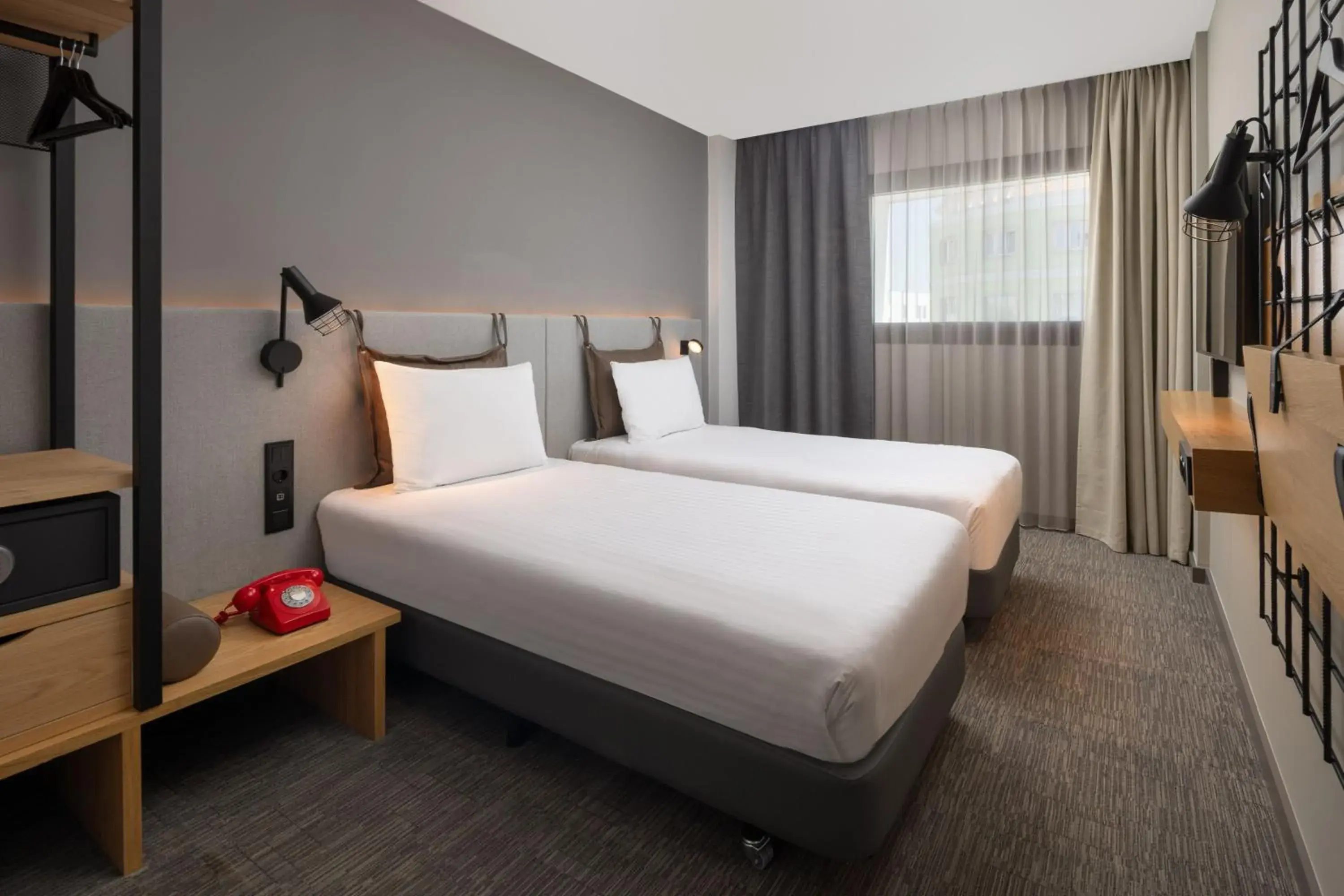 Moxy Sleeper Twin Room in Moxy Lisbon City Moxy Sleeper Twin Room in Moxy Lisbon City