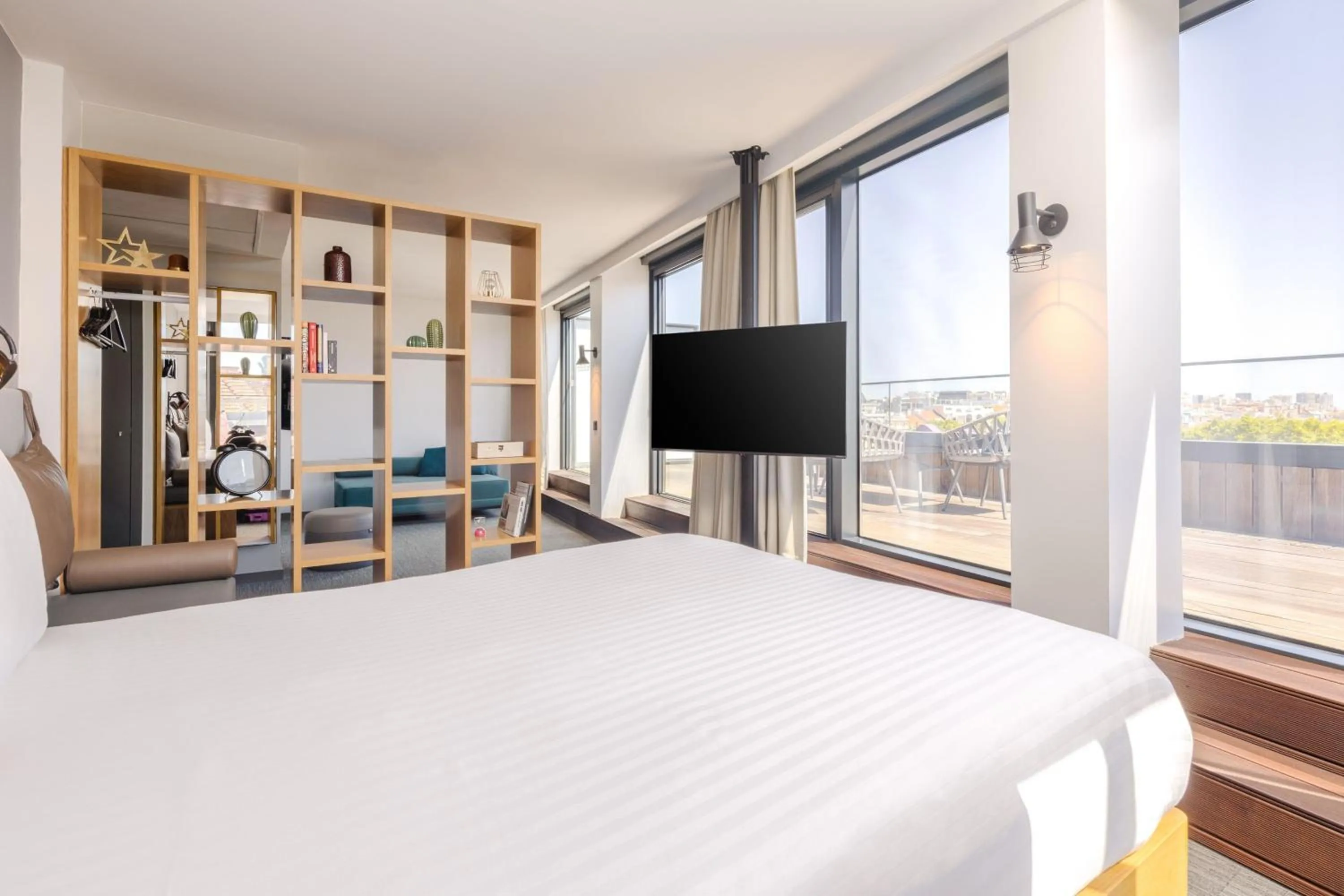 Photo of the whole room in Moxy Lisbon City