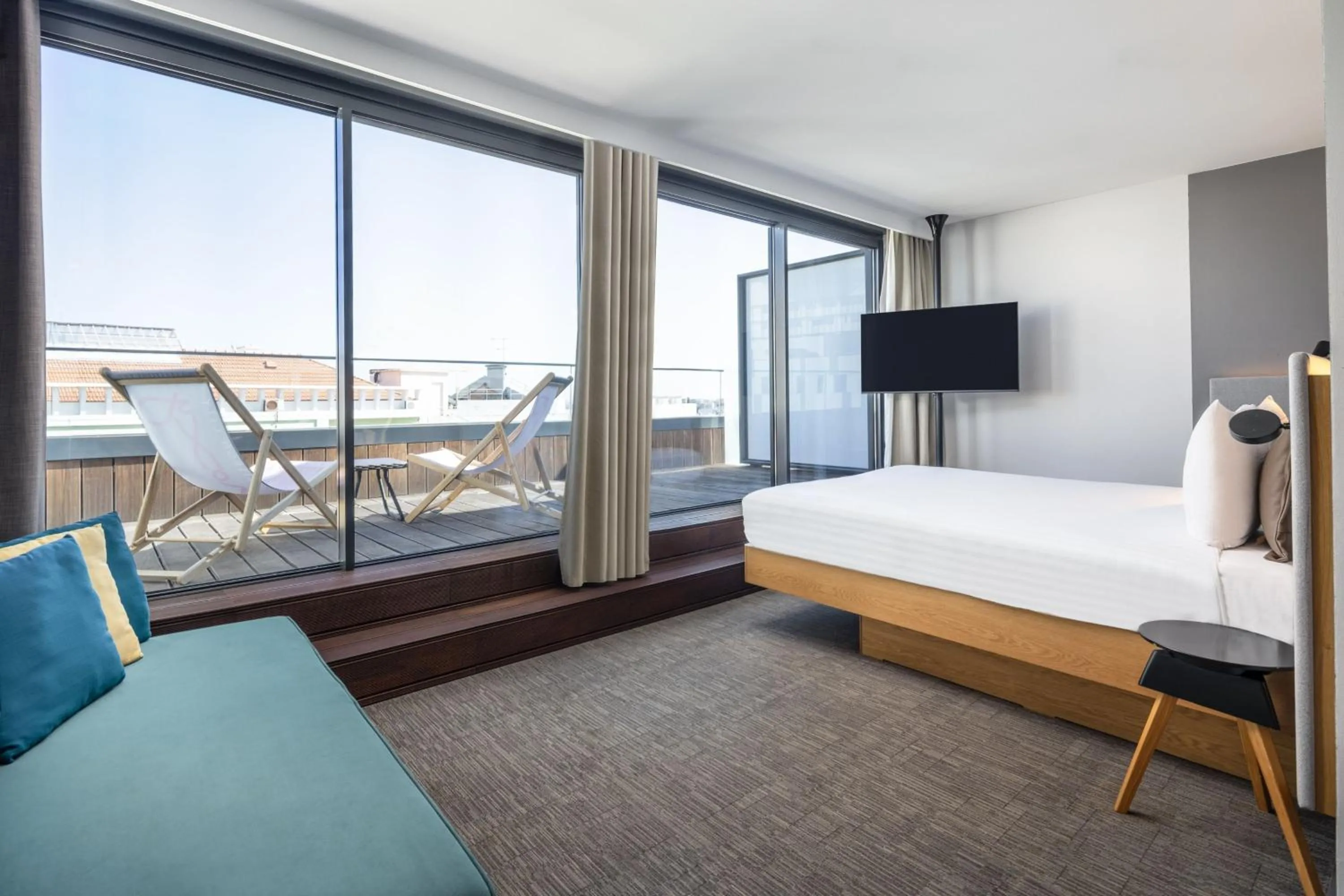 Photo of the whole room, Bed in Moxy Lisbon City