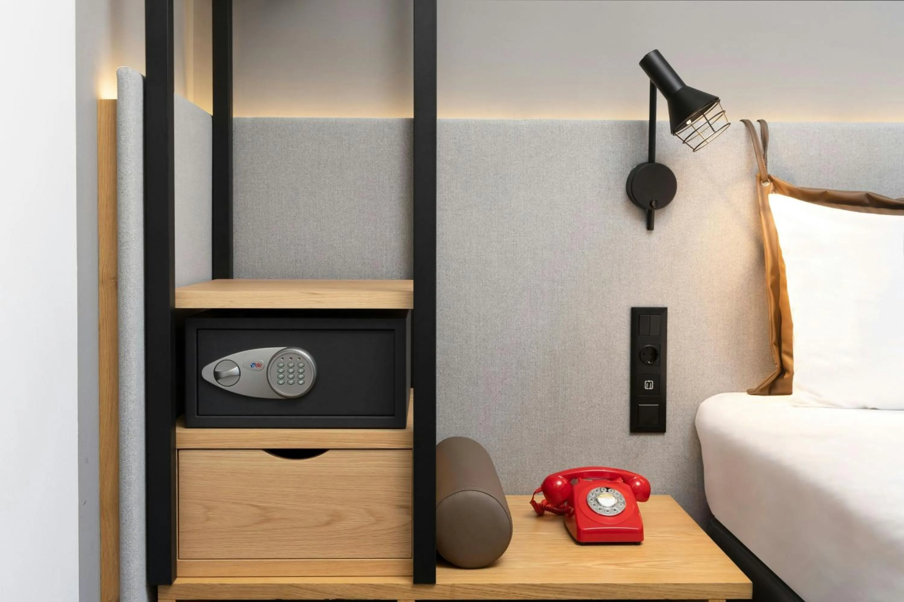 Photo of the whole room, Bed in Moxy Lisbon City