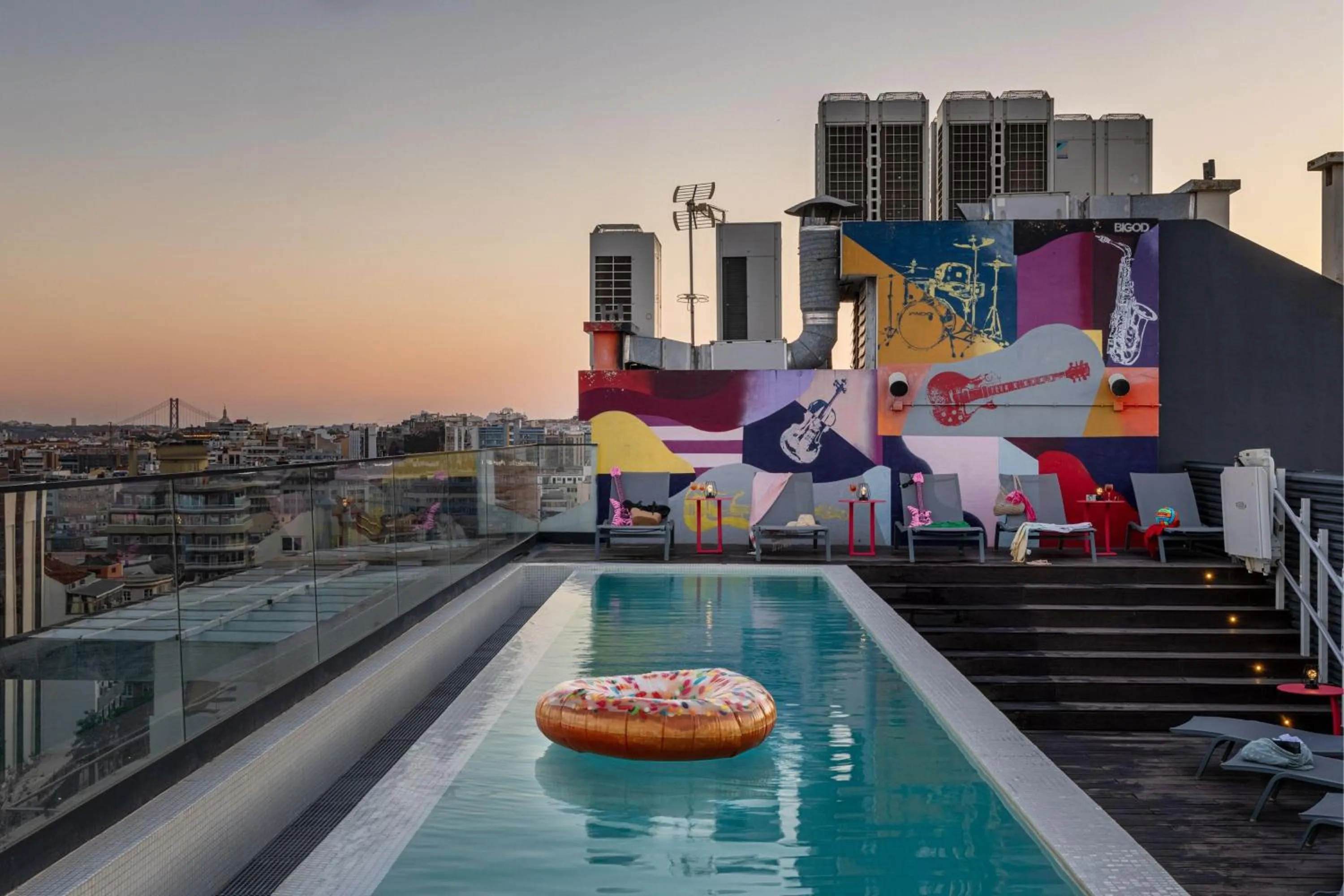 Swimming pool in Moxy Lisbon City