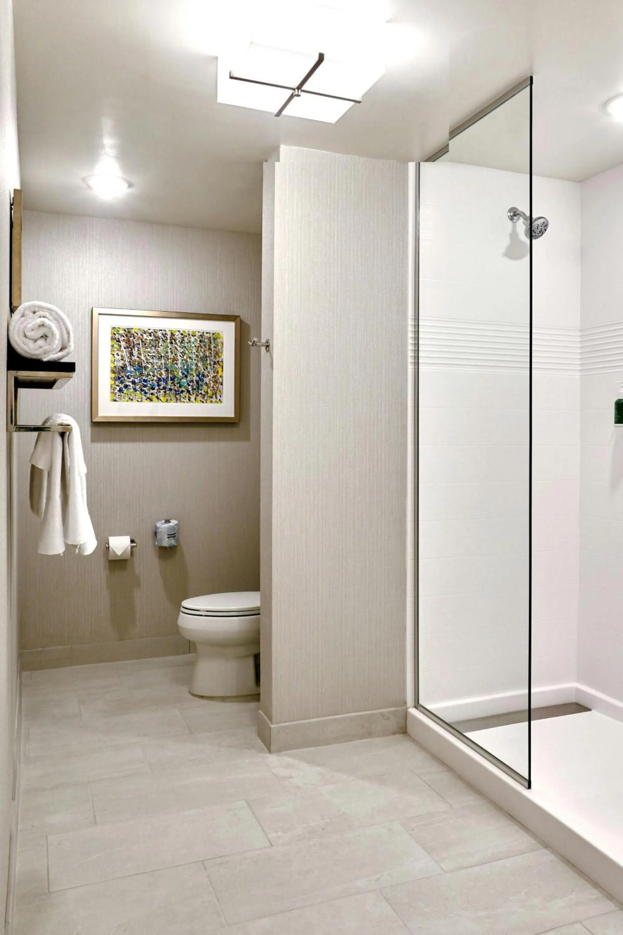 Bathroom in TownePlace Suites by Marriott Orlando Downtown