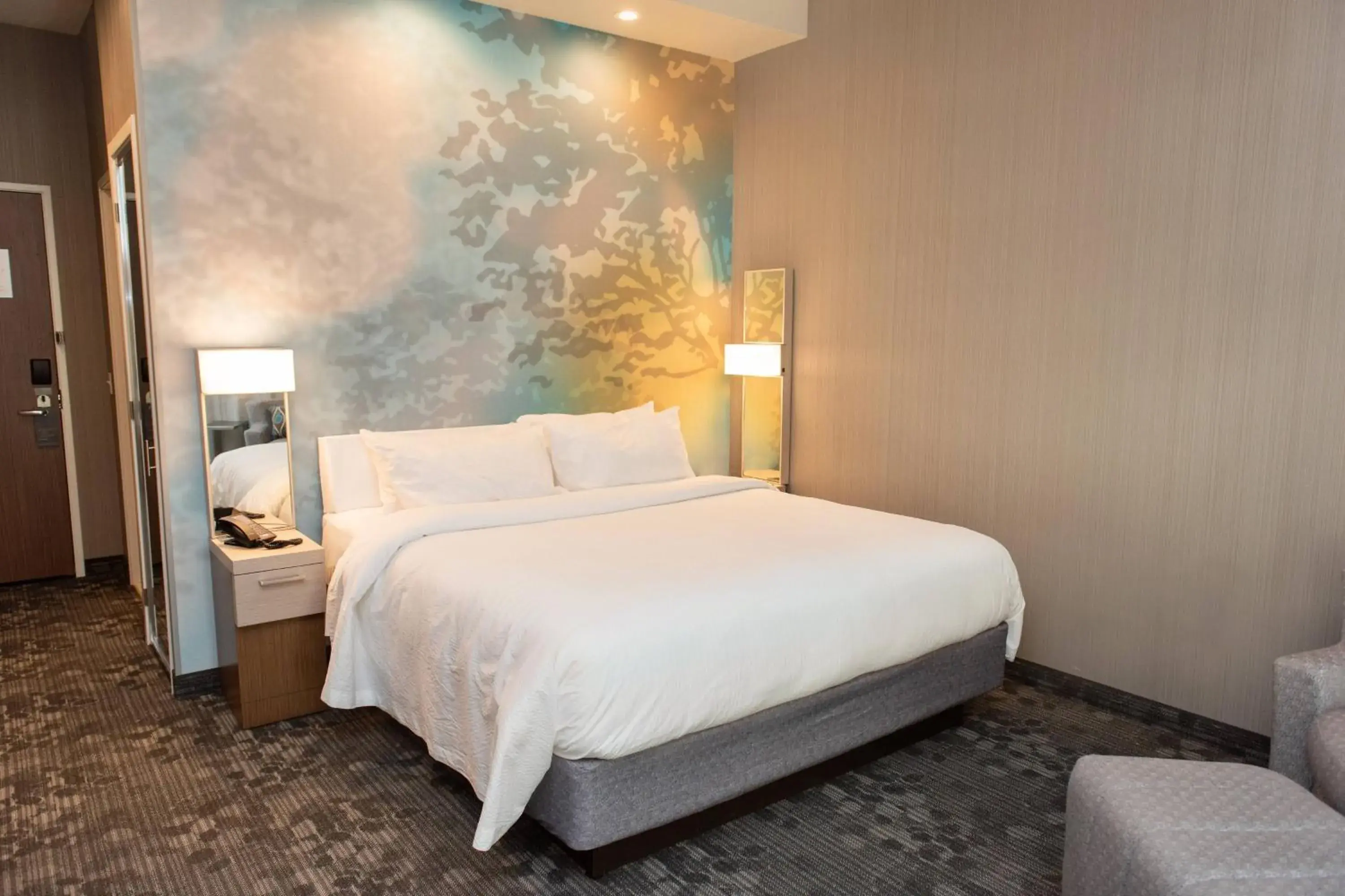 Guest Room, 1 King in Courtyard by Marriott Mesa at Wrigleyville West Guest Room, 1 King in Courtyard by Marriott Mesa at Wrigleyville West