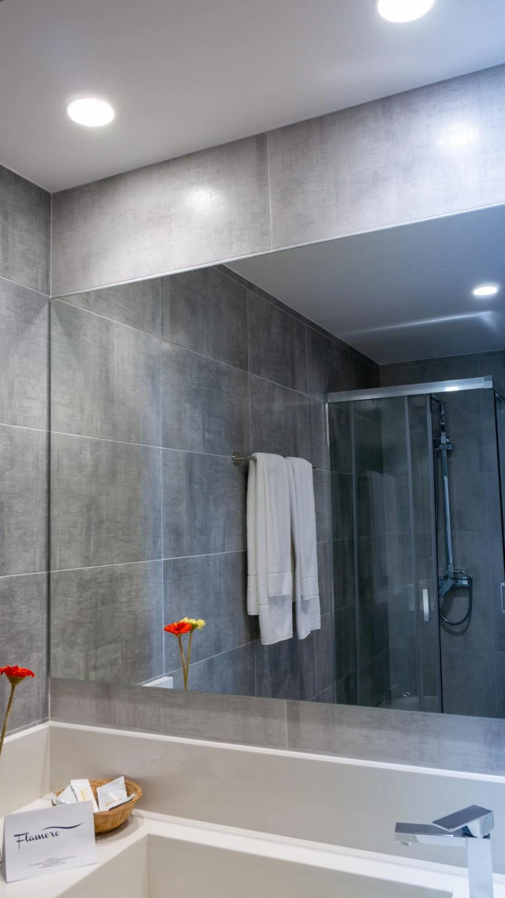 Bathroom in Apartamentos Turisticos Flamero