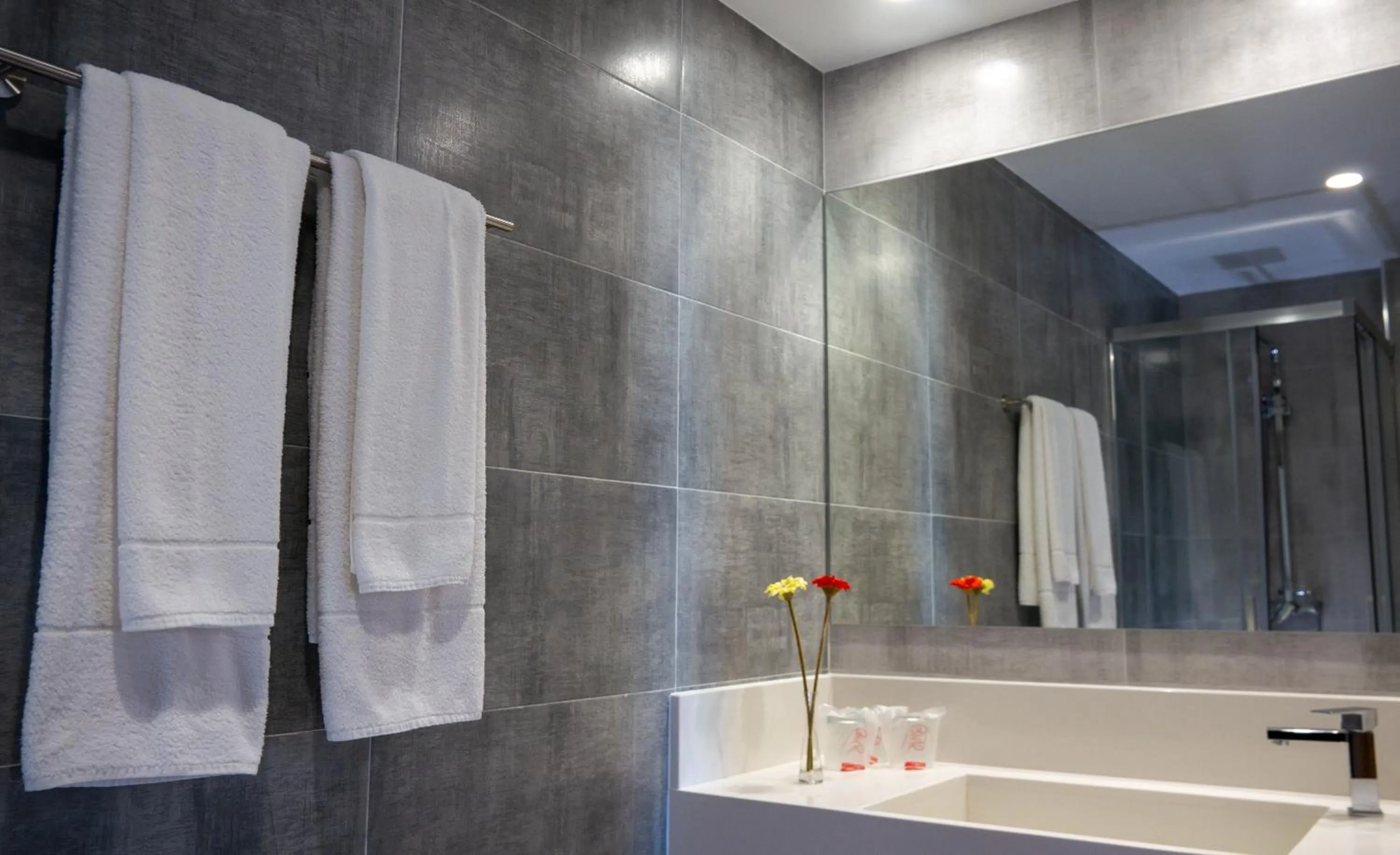 Bathroom in Apartamentos Turisticos Flamero