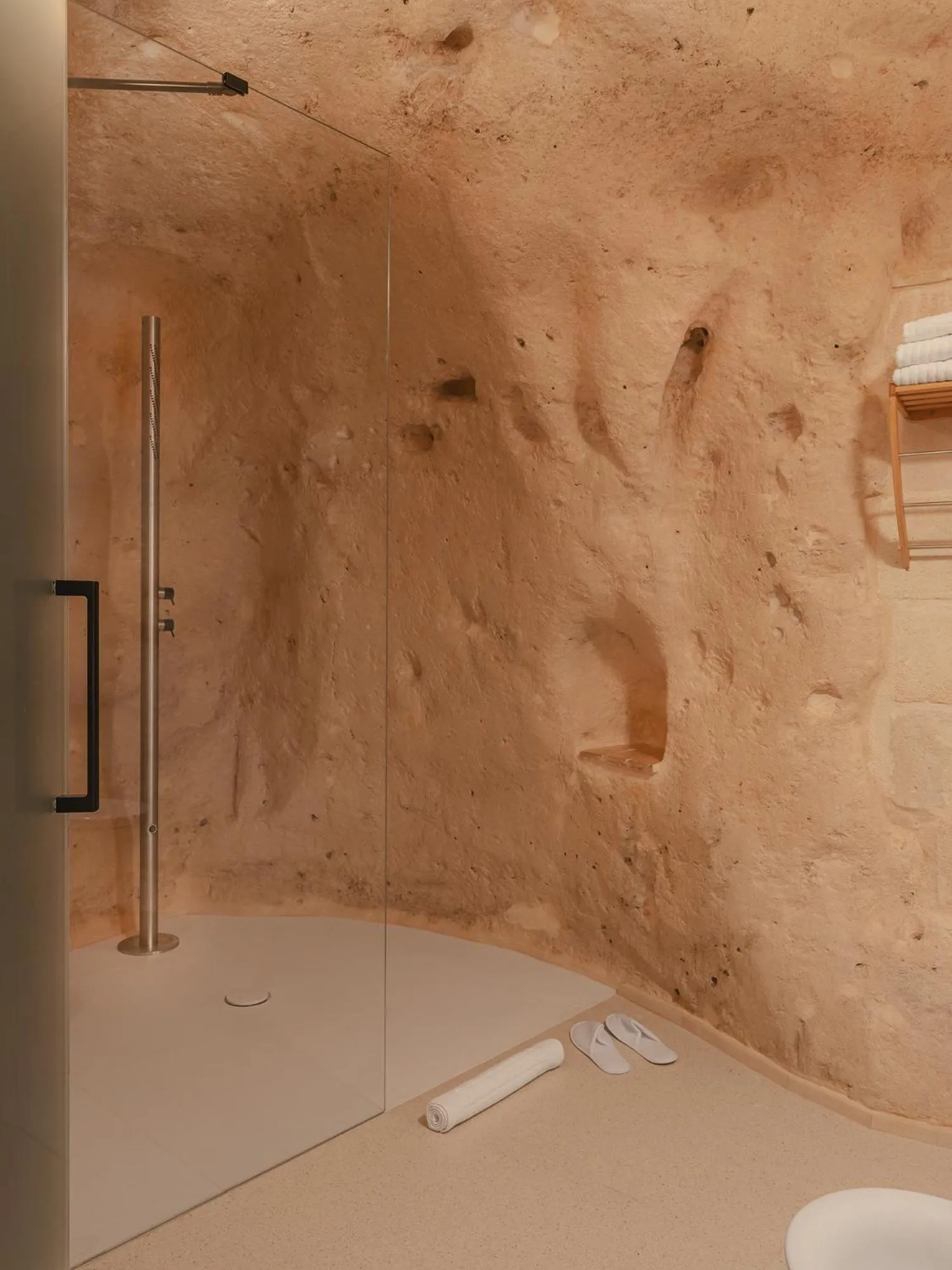 Shower in Palazzo Degli Abati