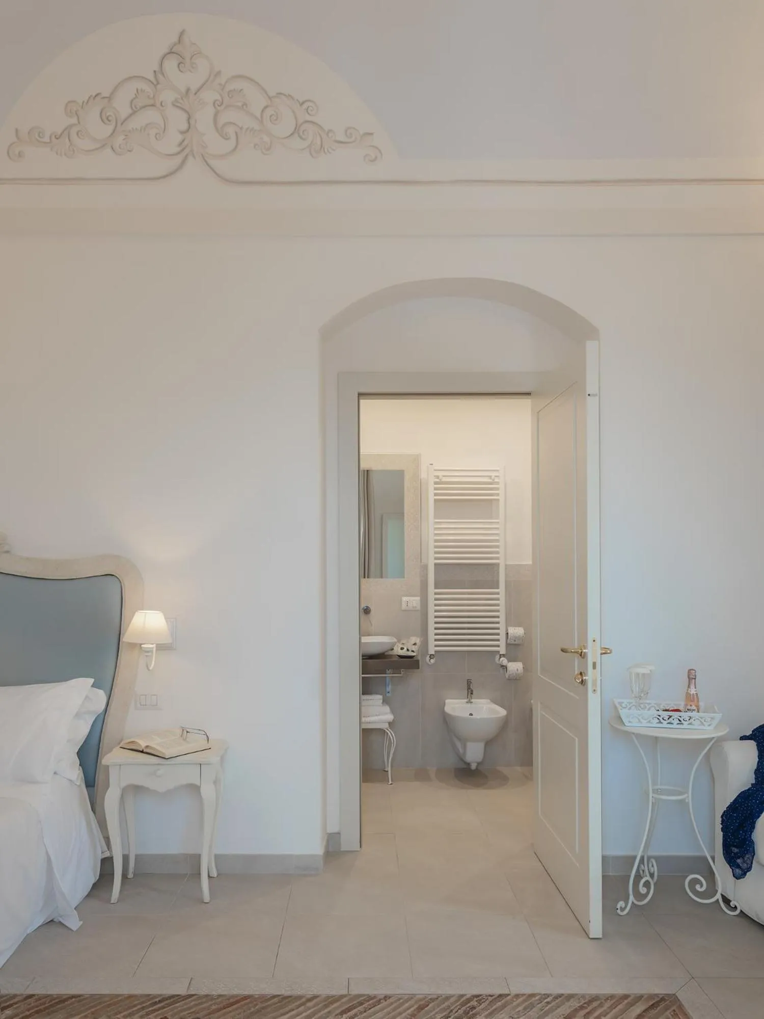 Bathroom, Bed in Palazzo Degli Abati