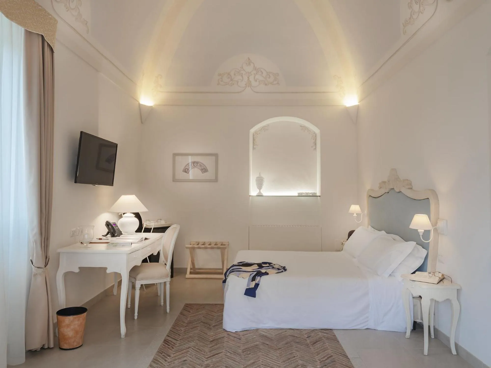 Photo of the whole room, Bed in Palazzo Degli Abati