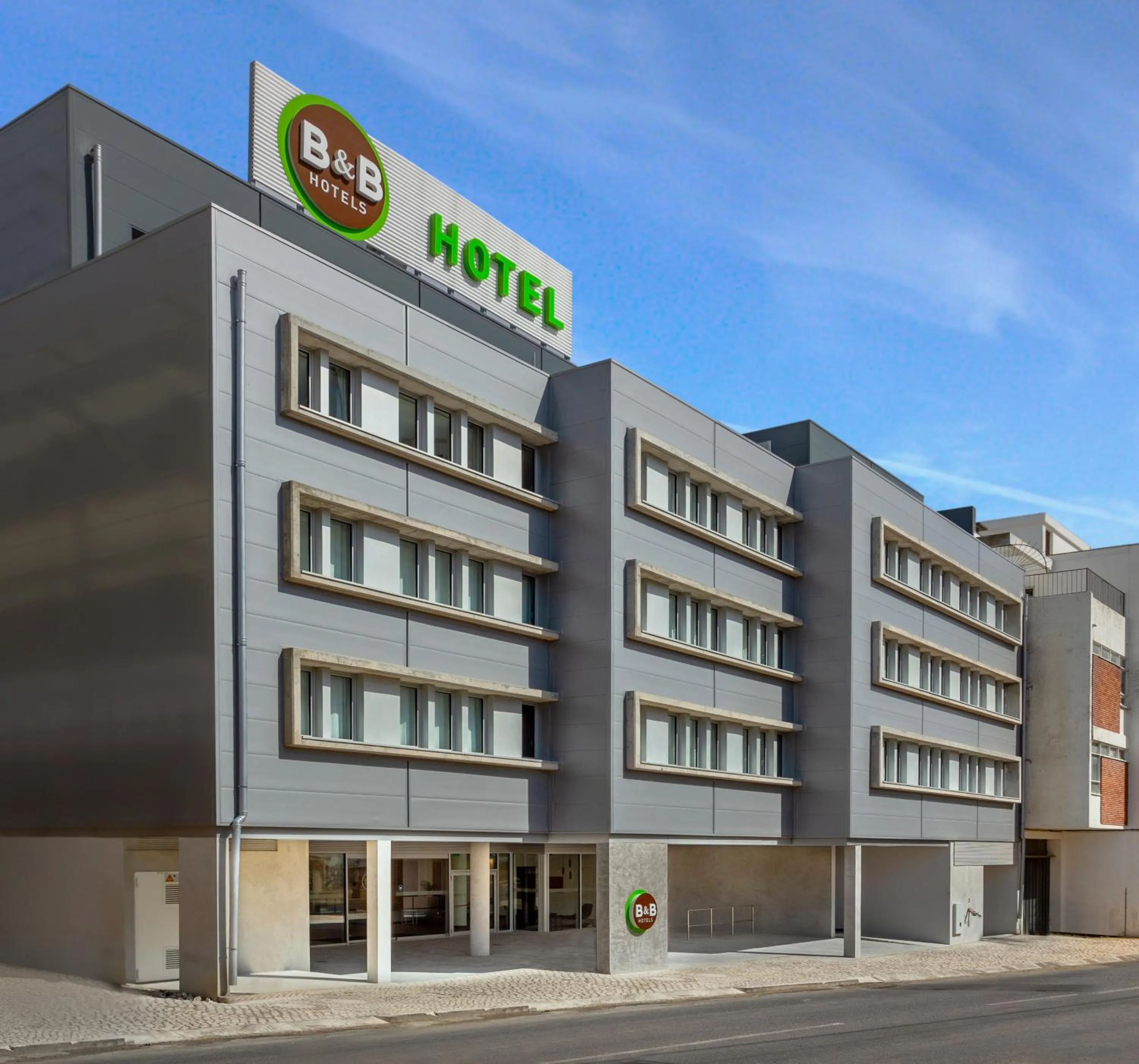 Facade/entrance in B&B HOTEL Lisboa Aeroporto