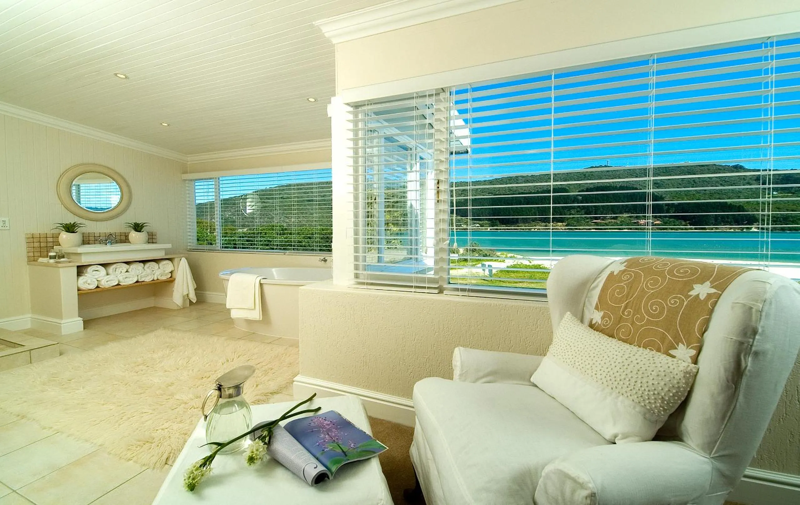Bathroom in Leisure Isle Lodge