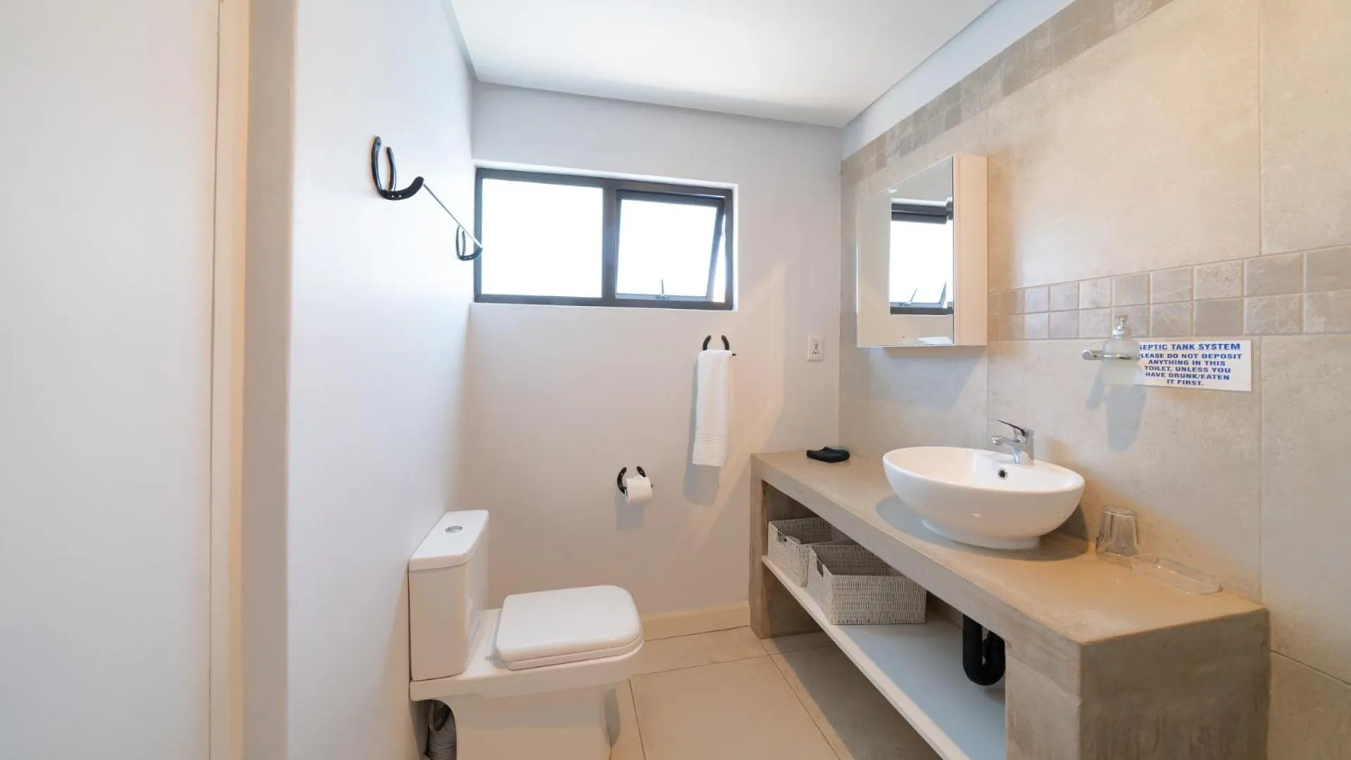 Toilet in Equestre BnB