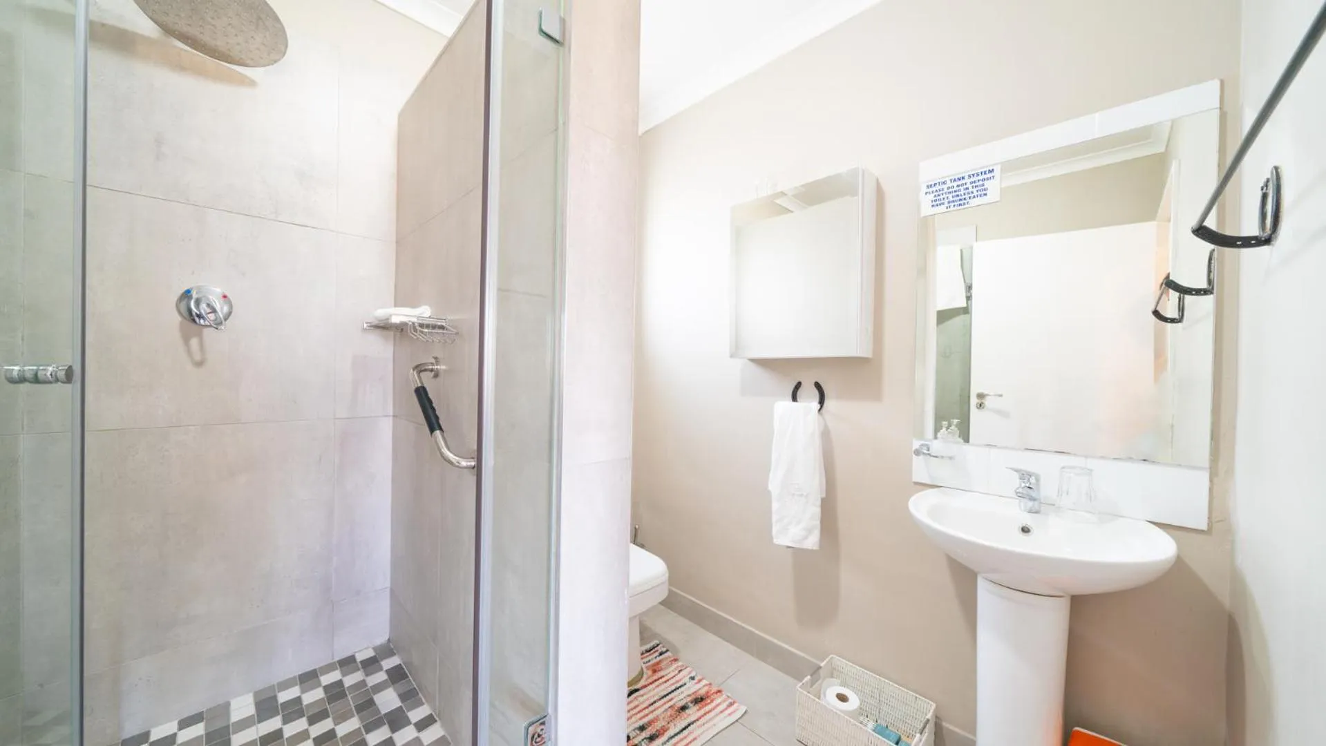 Shower in Equestre BnB