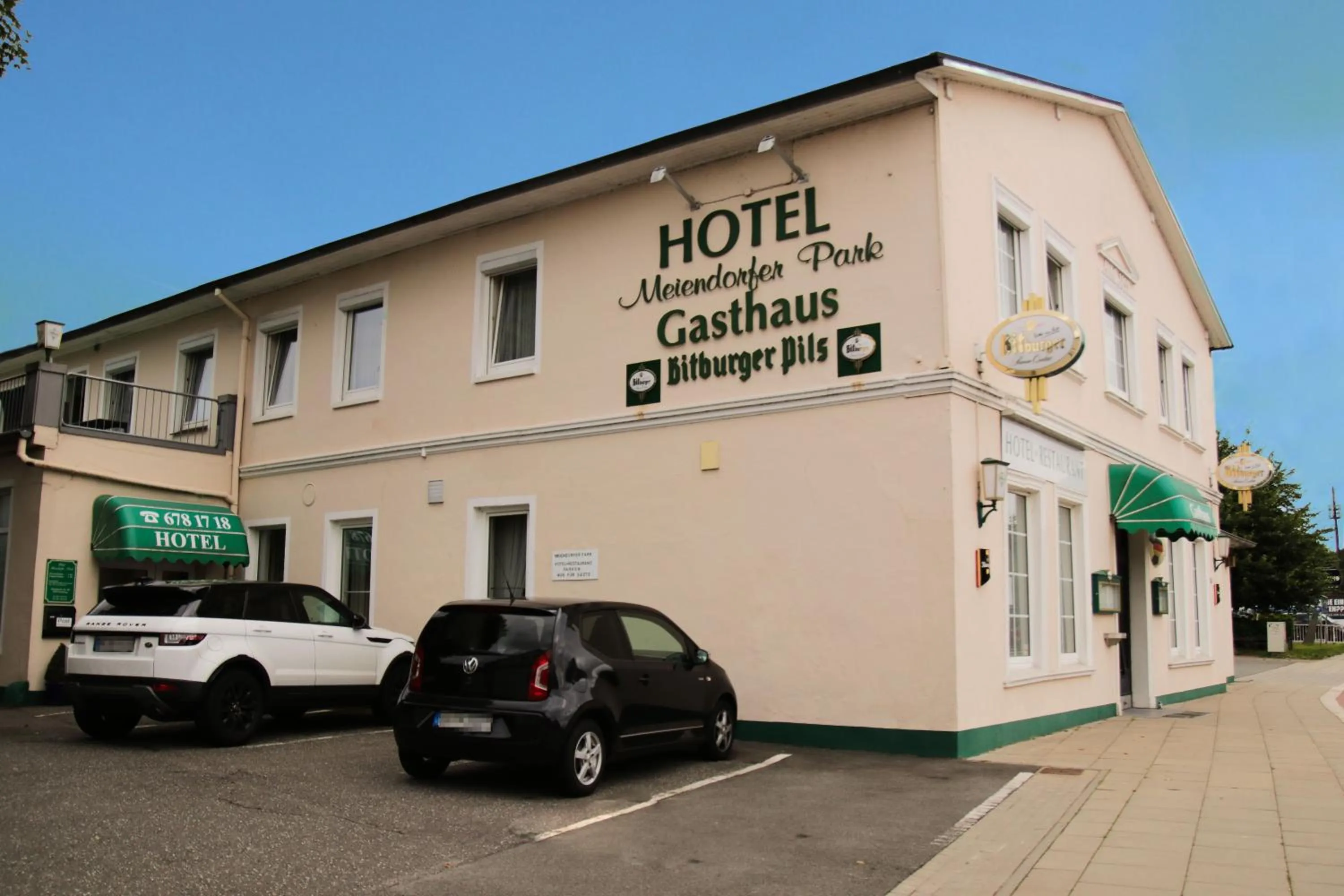 Property building in Hotel Meiendorfer Park free parking