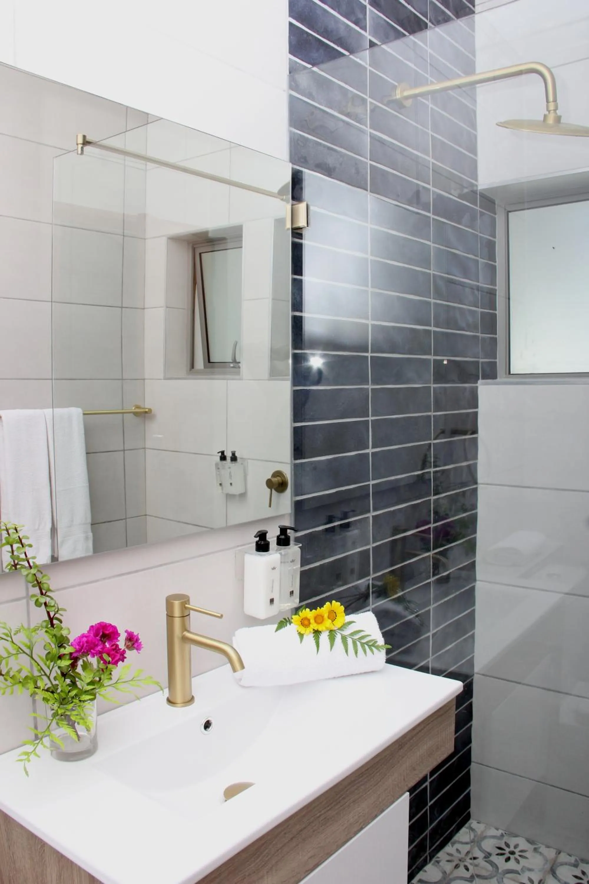 Shower in Fairy Knowe Hotel