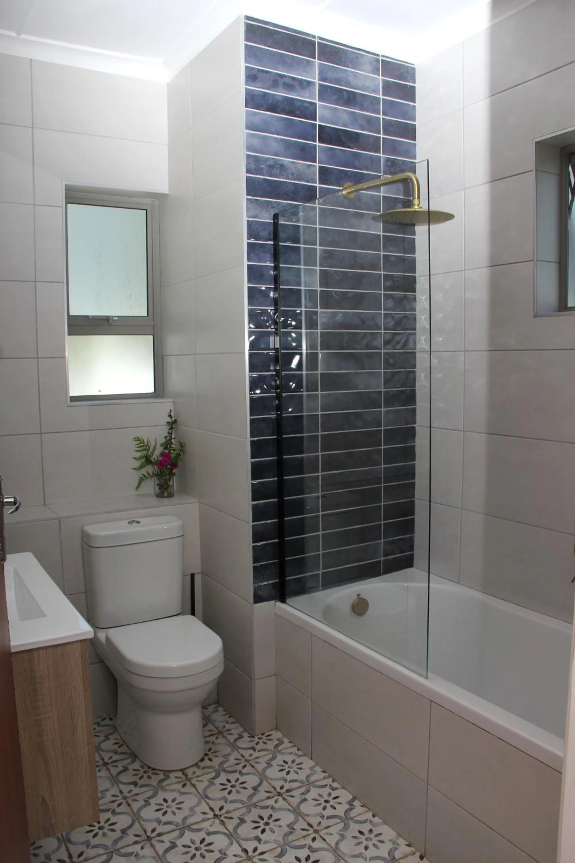 Shower in Fairy Knowe Hotel