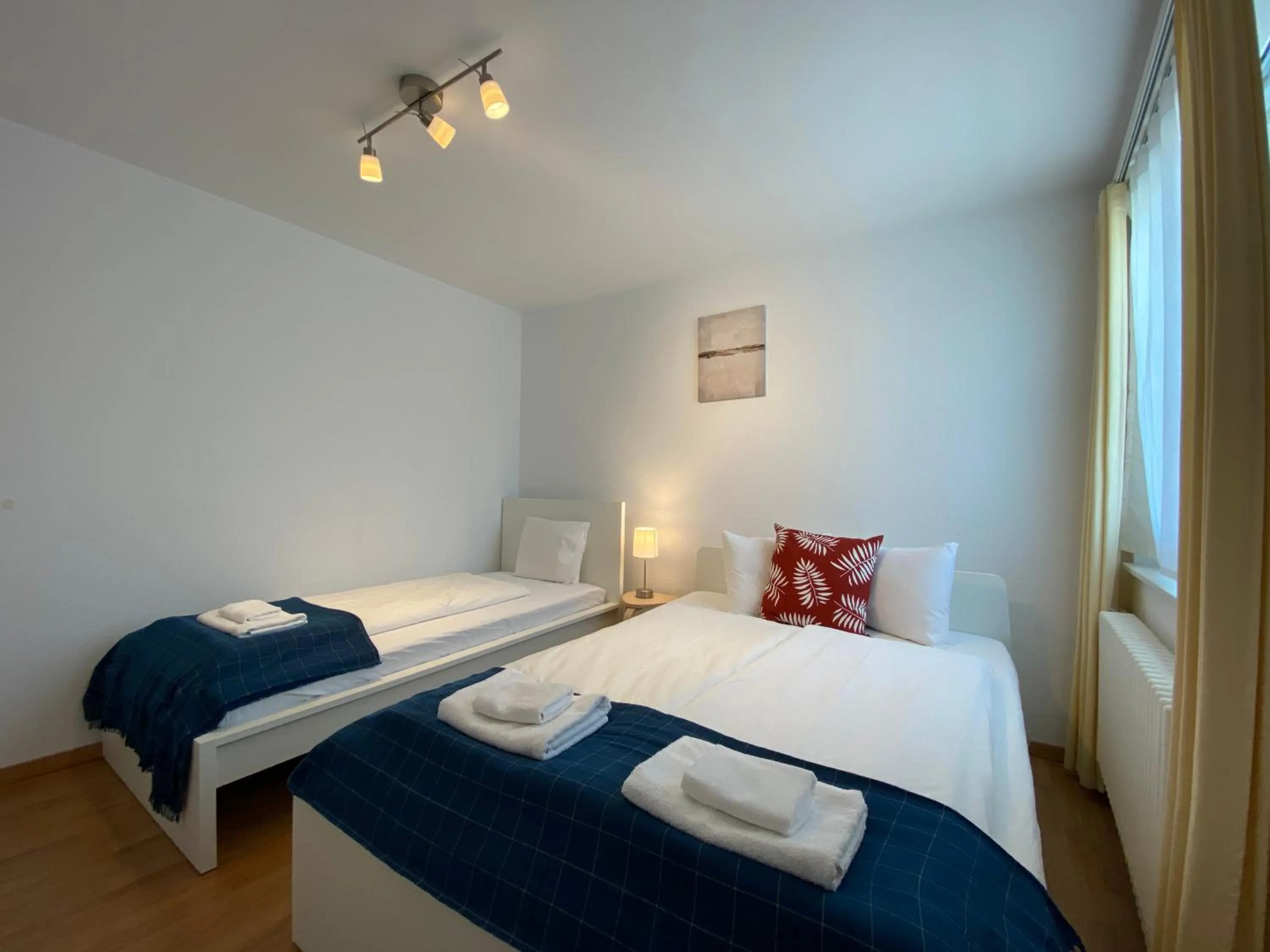 Bedroom, Bed in Galaxy Apartments Lucerne