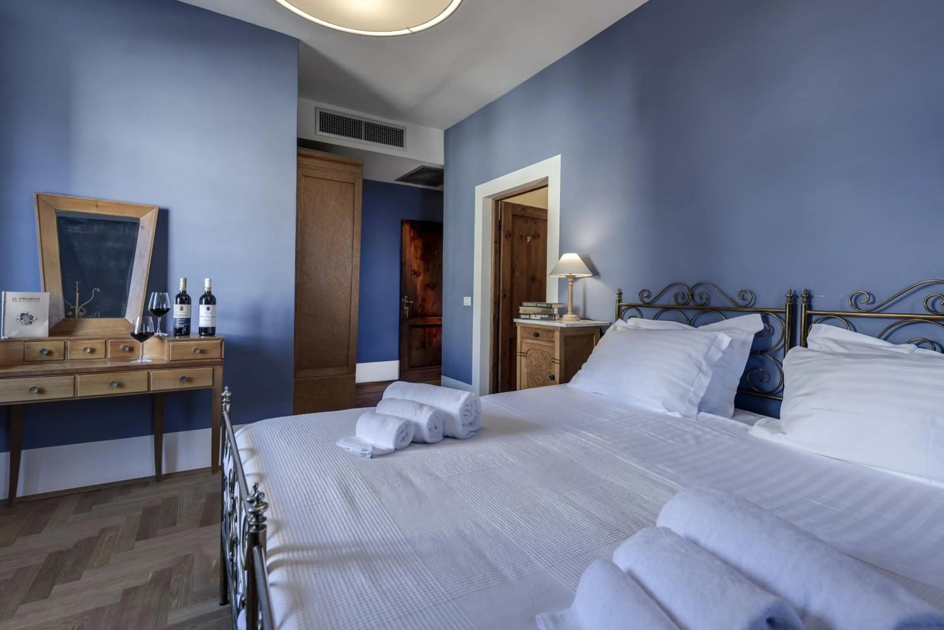 Bed in Agriturismo La Fattoria di Capezzana