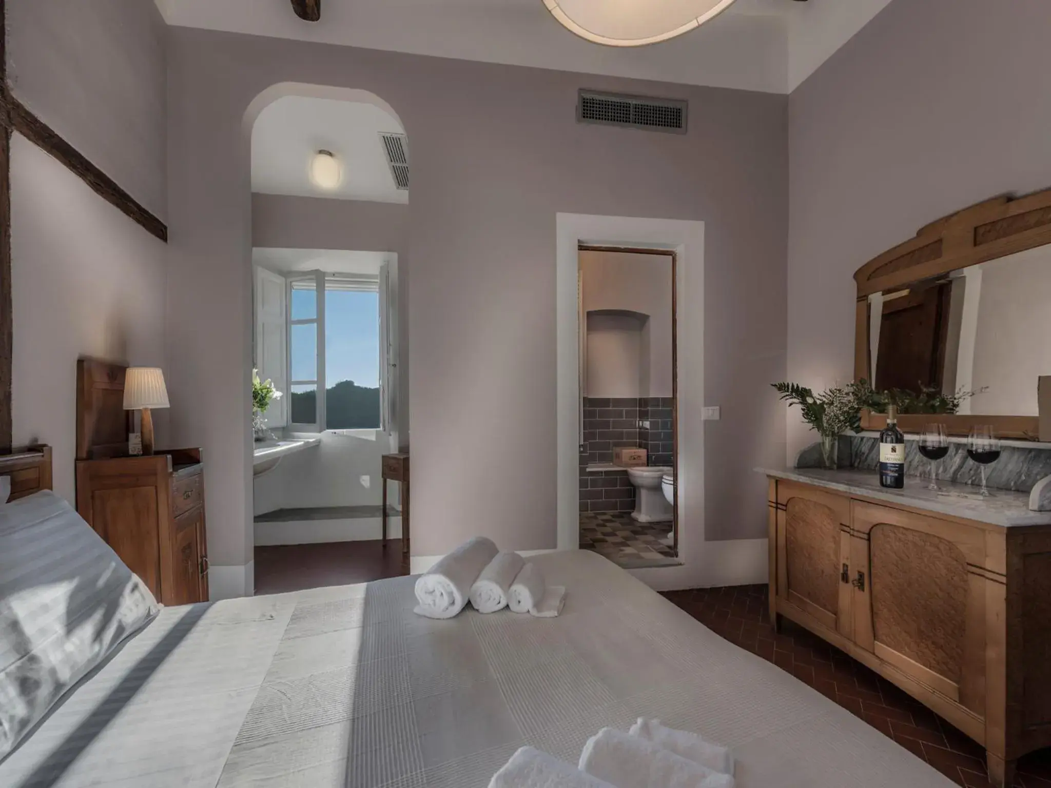 Superior Double Room in Agriturismo La Fattoria di Capezzana Superior Double Room in Agriturismo La Fattoria di Capezzana