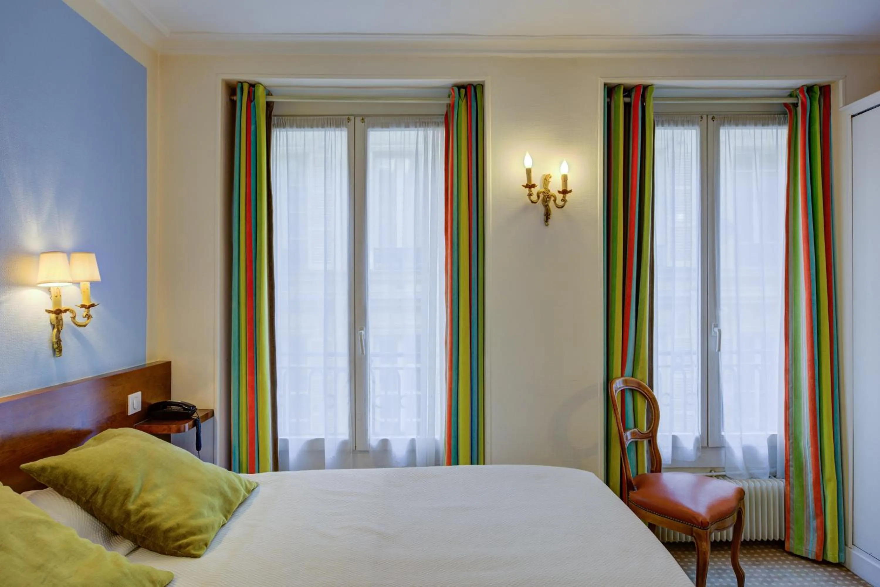 Photo of the whole room, Bed in Hôtel La Sanguine